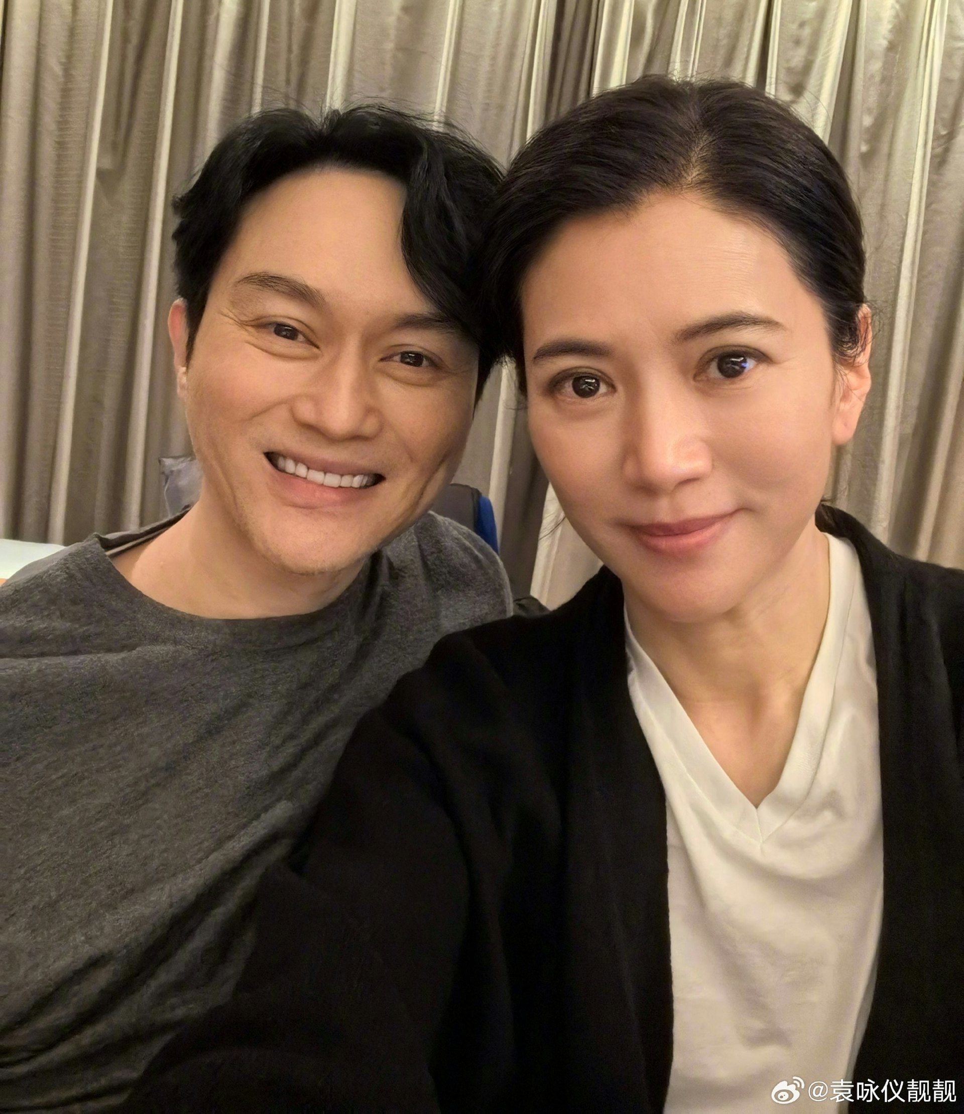 張智霖透露老婆袁詠儀看親密戲時的反應。