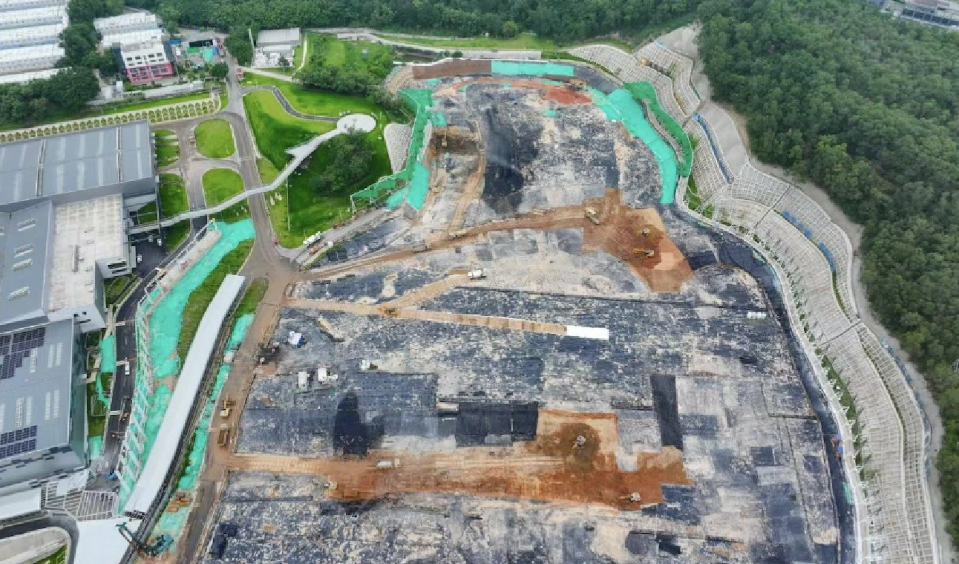 玉龙垃圾填埋场施工现场。 (图/罗湖发布)