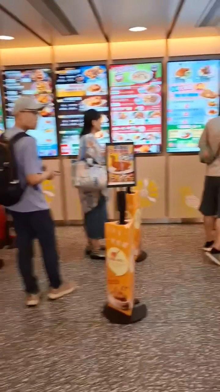 阻礙後面排隊顧客。（Threads@king_of_tamer）