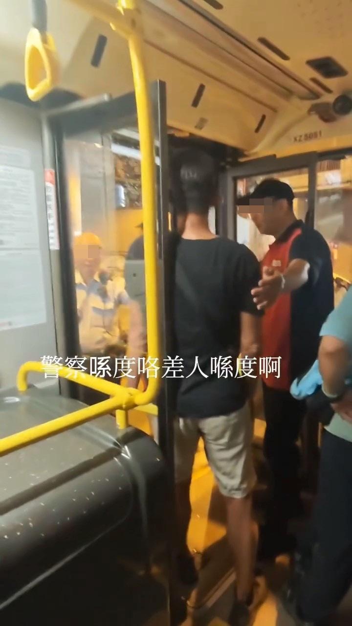 警察到場，叫大叔「唔好嘈」。（Facebook群組「車cam L（香港群組）」）