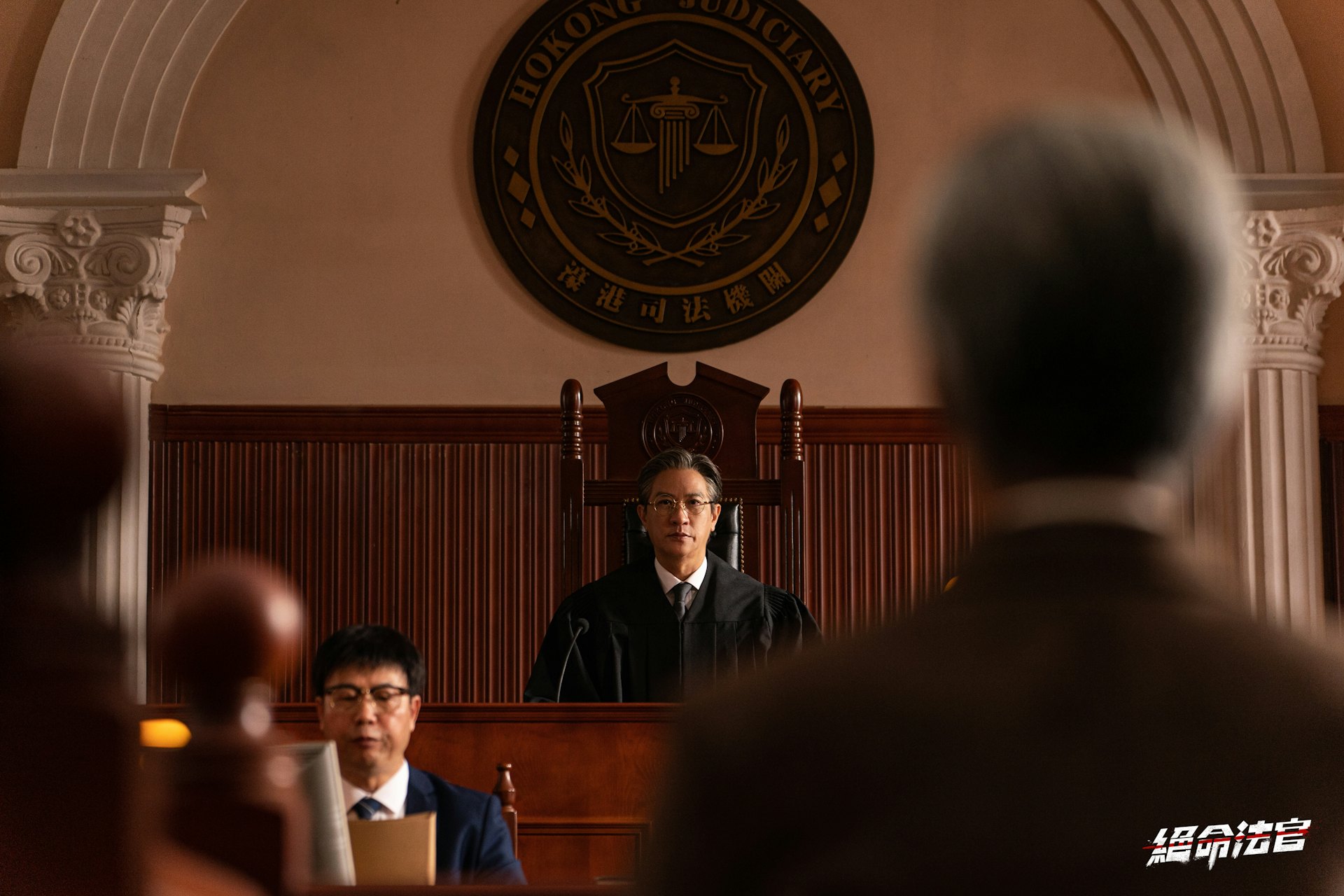 張家輝對於劇集獲得三項提名不感意外,更對自己奪「最佳男主角」信心十足︰「今次最佳男主角獎我拿定,不要大驚小怪。」(《絕命法官》劇照)