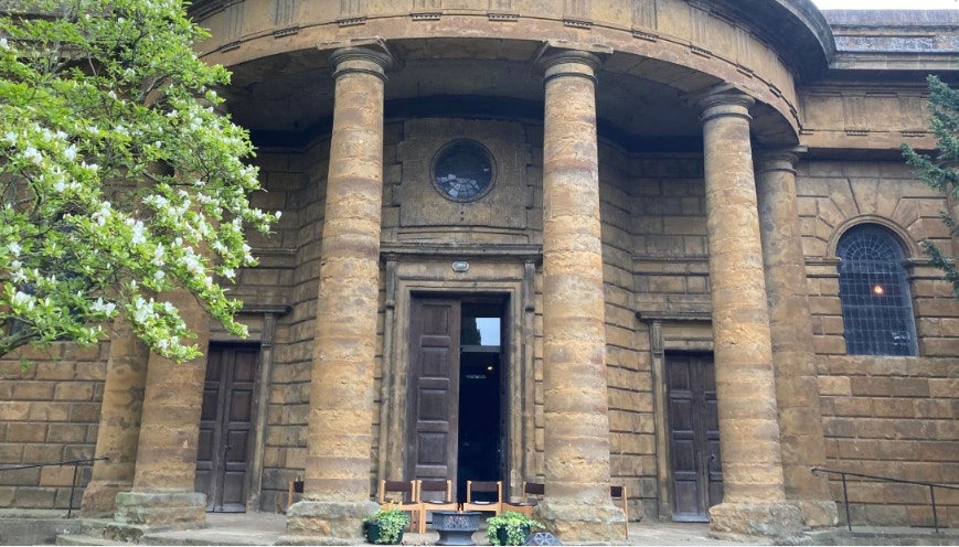 英國教堂墓園發生輪姦案其中一疑犯是白人教堂牧師：令人難過