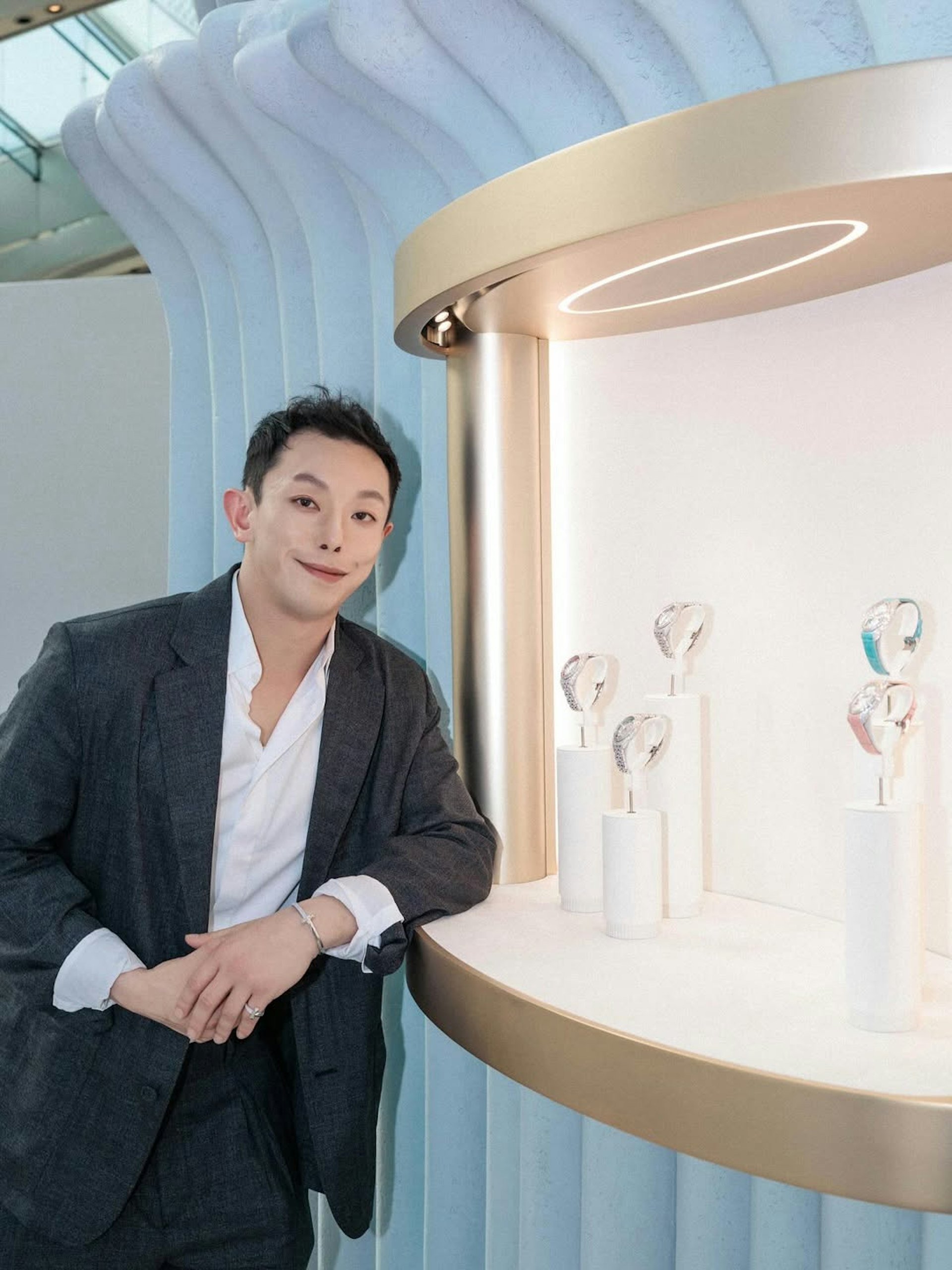 MOISELLE太子爺陳柏熹(Harris)因車禍而毀容,仍堅持工作。當時已見到外貌已有不同,鼻子開咗有歪斜跡象。(IG圖片) MOISELLE太子爺陳柏熹(Harris)因車禍而毀容,仍堅持工作。當時已見到外貌已有不同,鼻子開咗有歪斜跡象。(IG圖片)