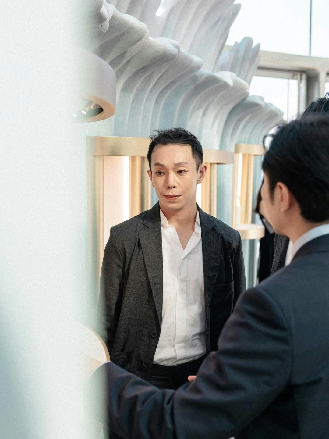MOISELLE太子爺陳柏熹（Harris）因車禍而毀容，仍堅持工作。當時已見到外貌已有不同，鼻子有歪斜跡象。（IG圖片）