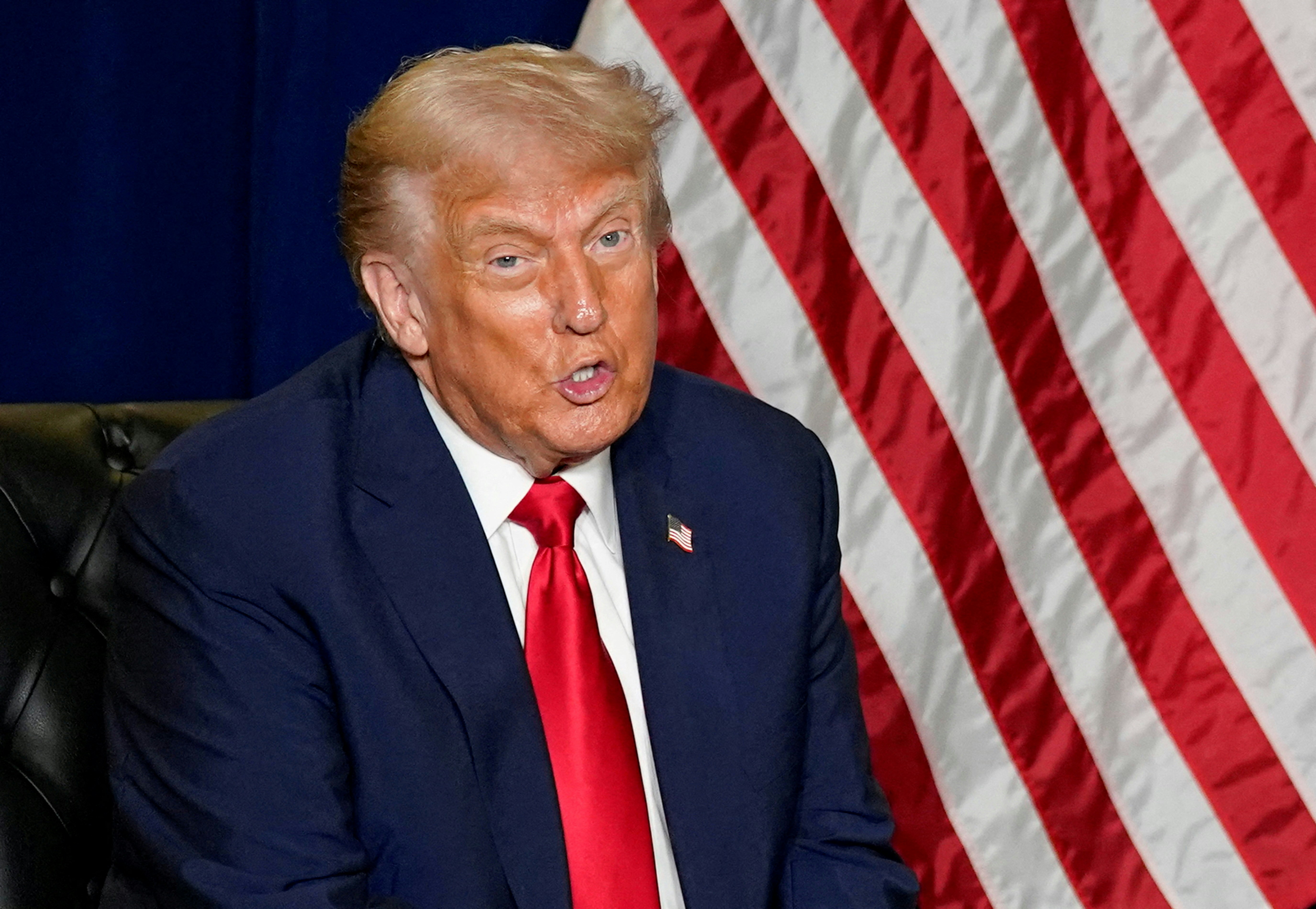 特朗普：向中型和重型货车加征25%关税11月1日生效