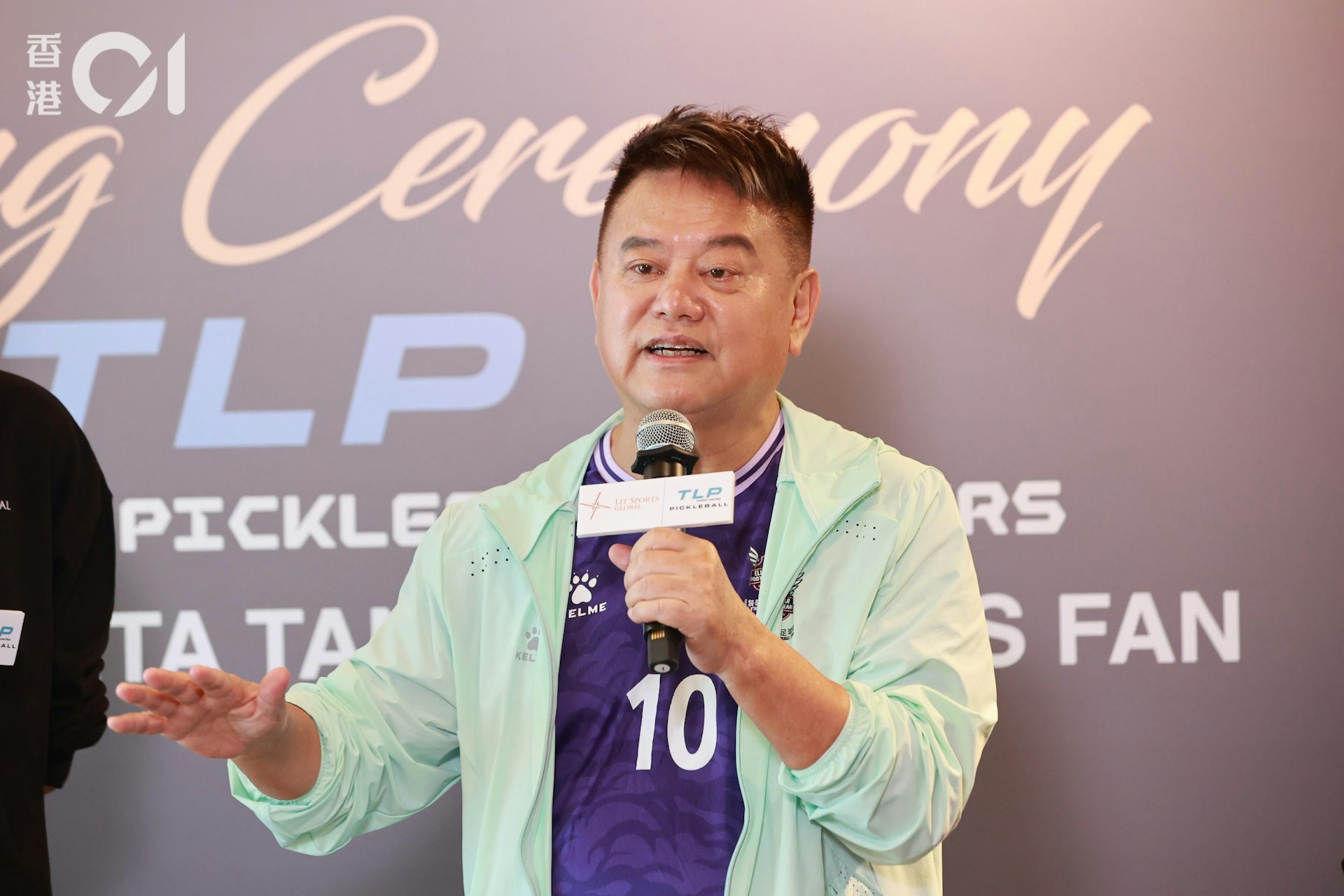 陳百祥覺得炎明熹如進軍內地市場做法正確。(葉志明攝)