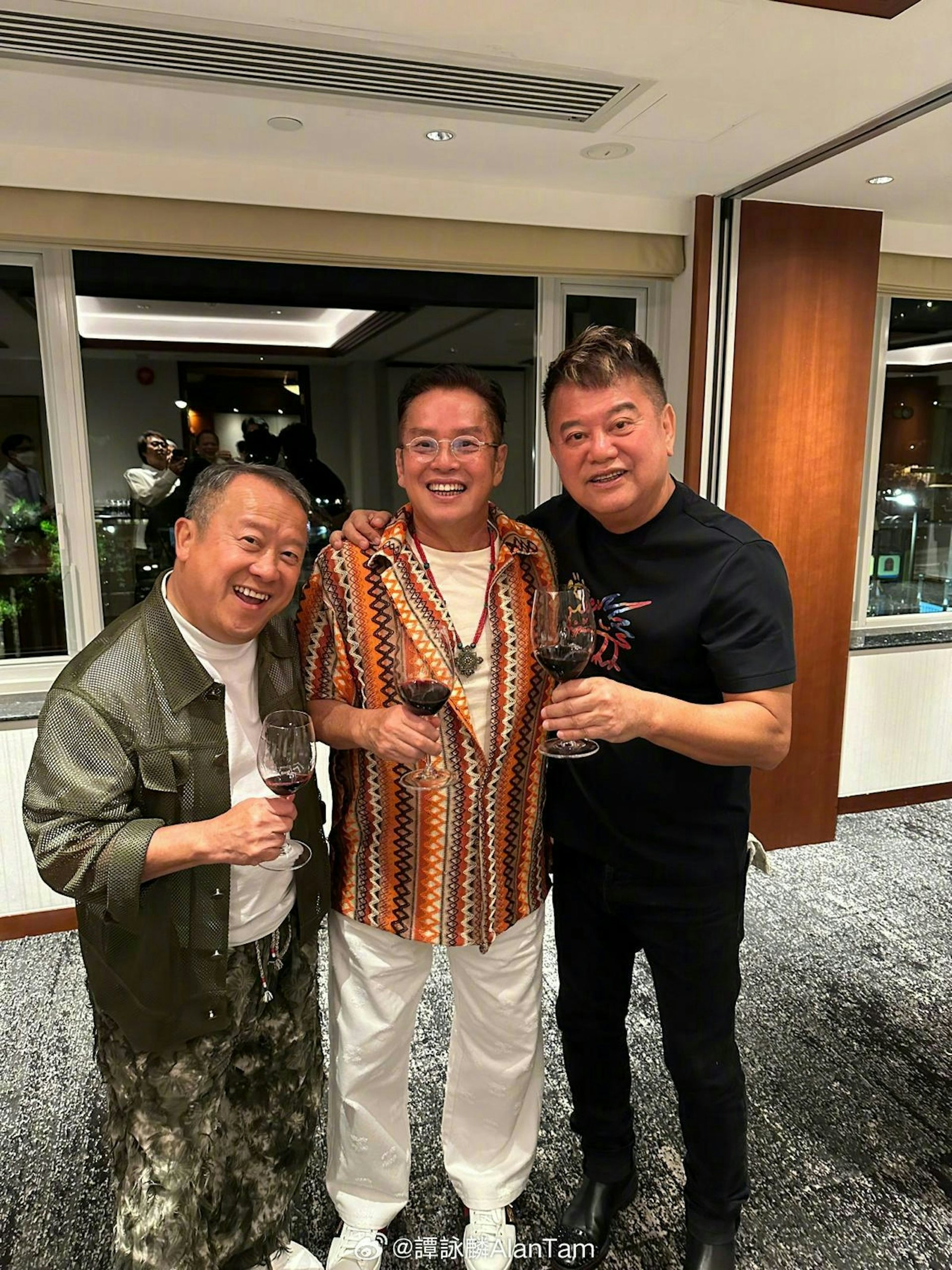 阿叻陳百祥和曾志偉早前一起出席譚詠麟生日派對。(譚詠麟微博)