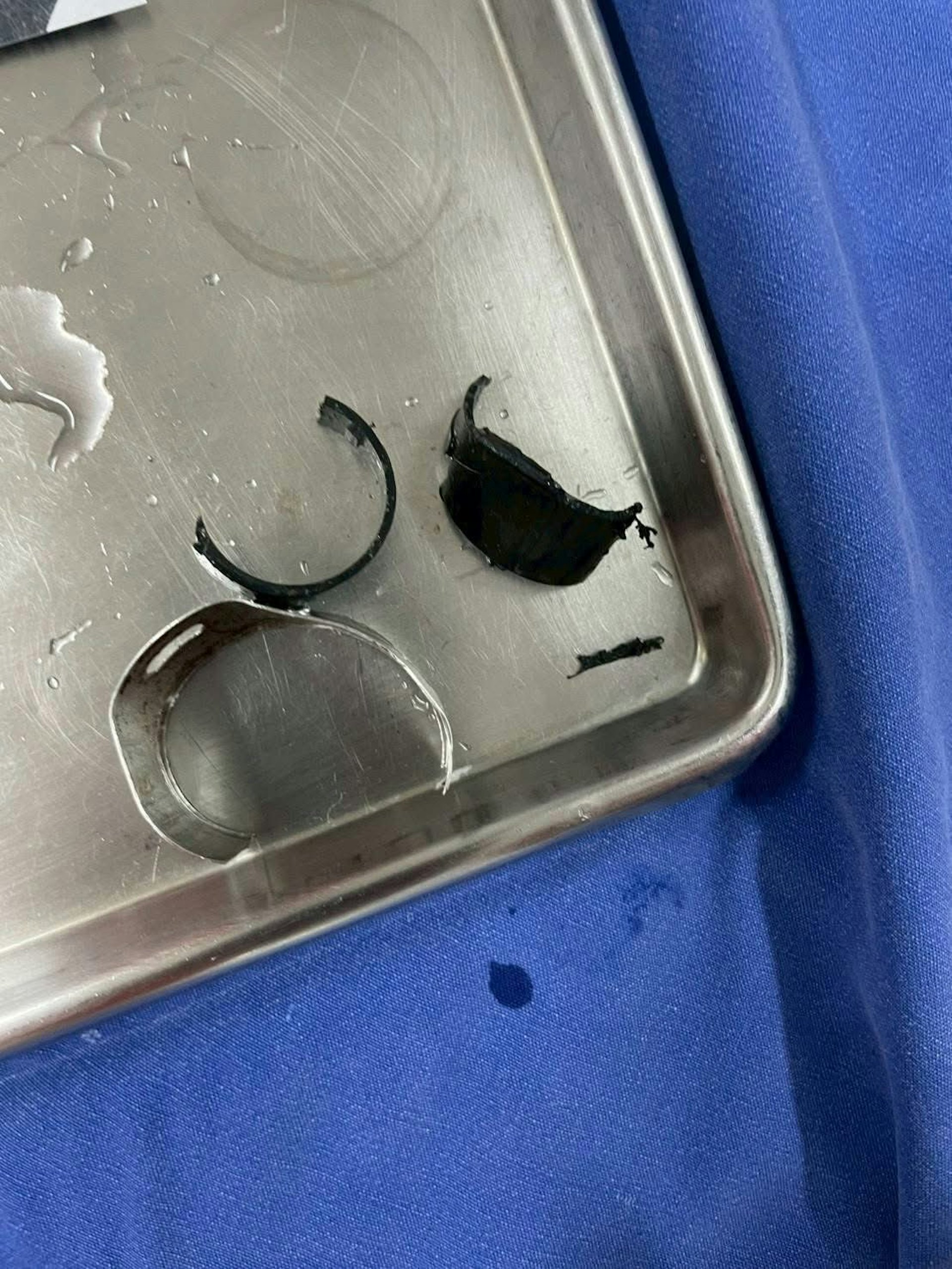 救援人員懷疑男病人用來套在陰莖上的不鏽鋼及膠環,是由魚竿上拆下來。(「Mr.Hap」X圖片)