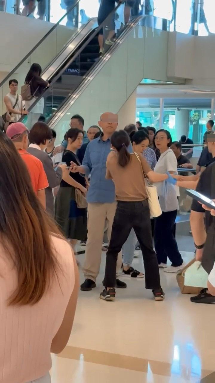 大批網民大讚店長及職員「做得好」。（Threads@l.man_crystal）
