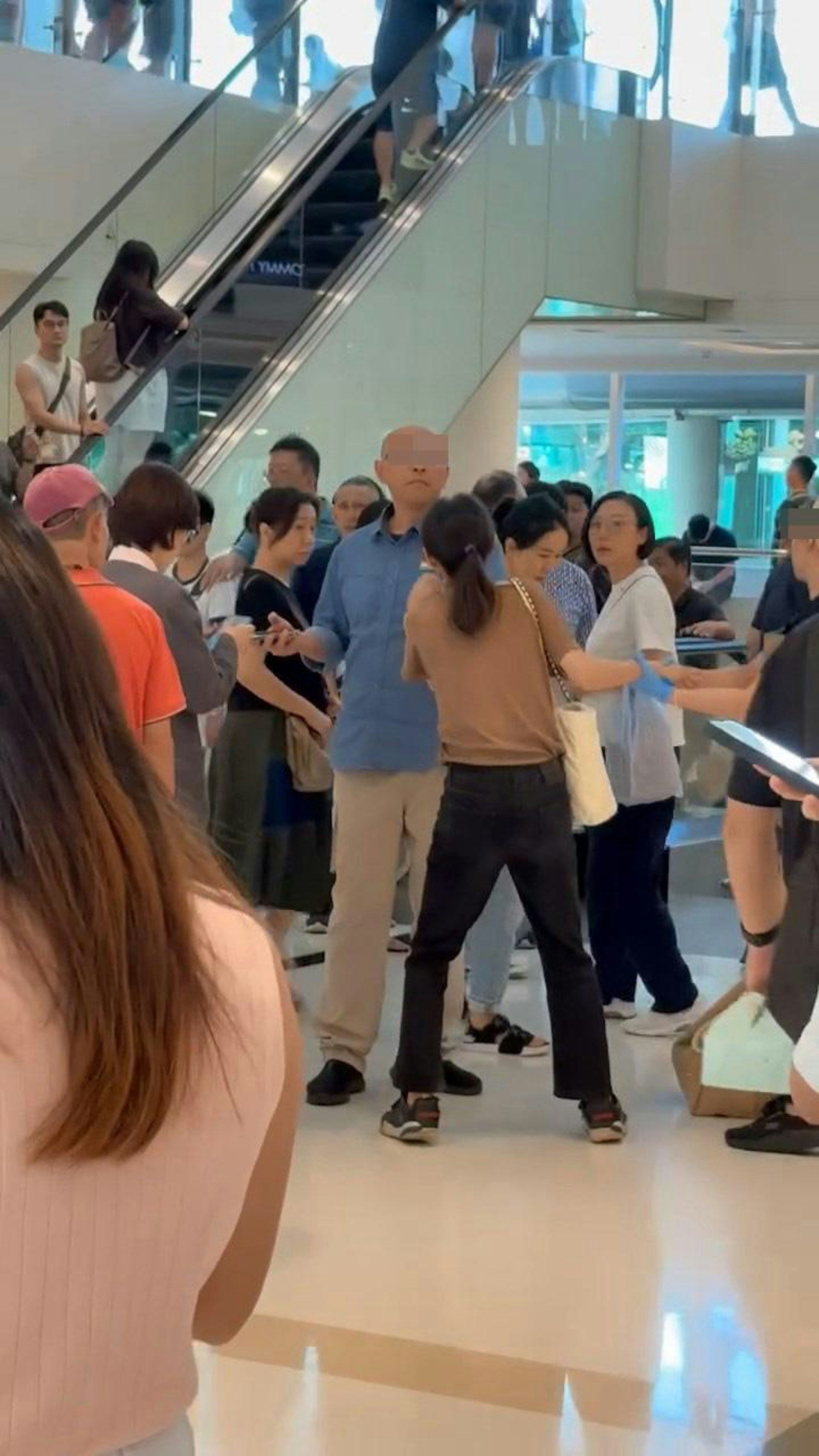 大批網民大讚店長及職員「做得好」。(Threads@l.man_crystal)