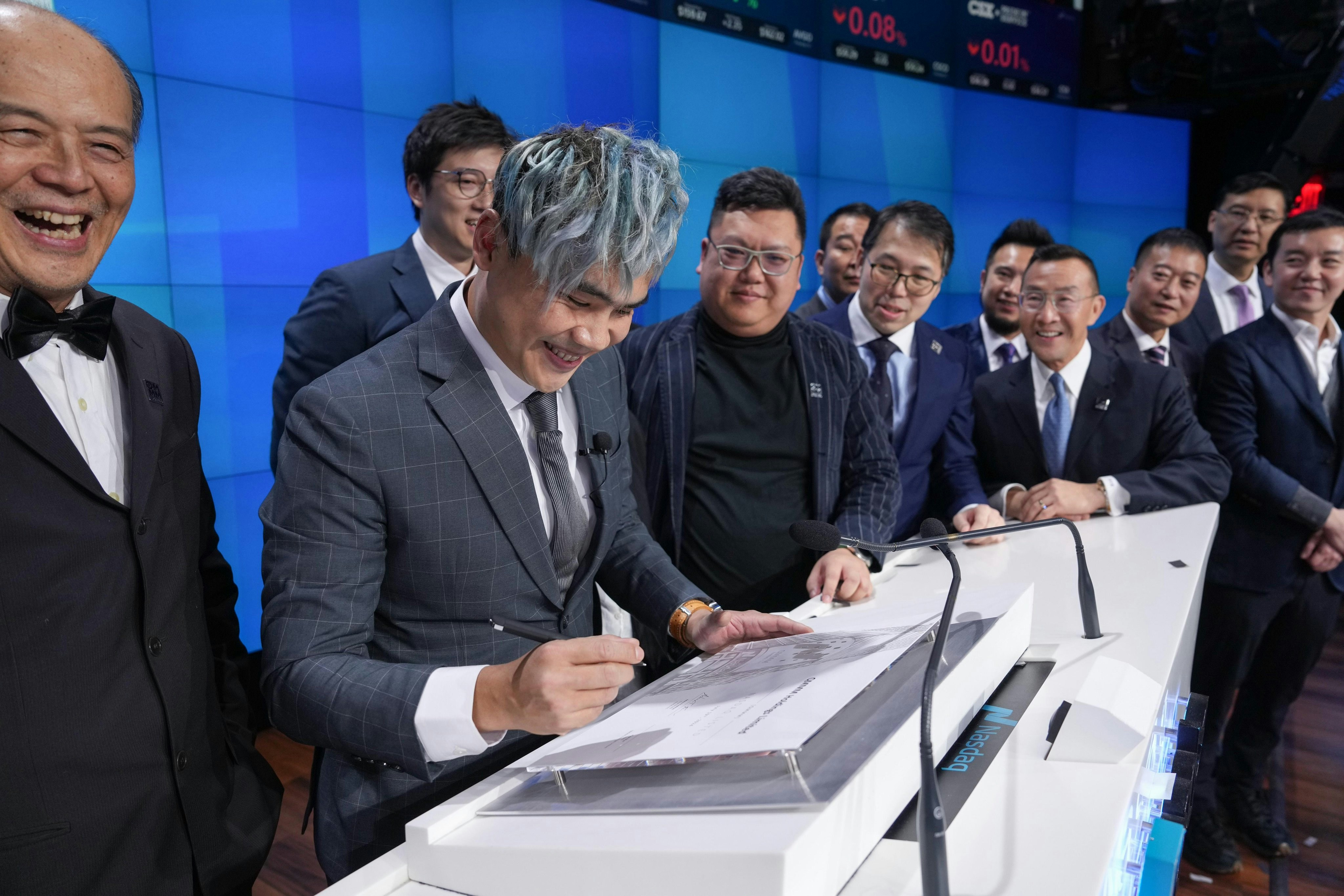 美证监勒令停牌妖股QMMM天后总部突搬走创办人拒回应操控股价