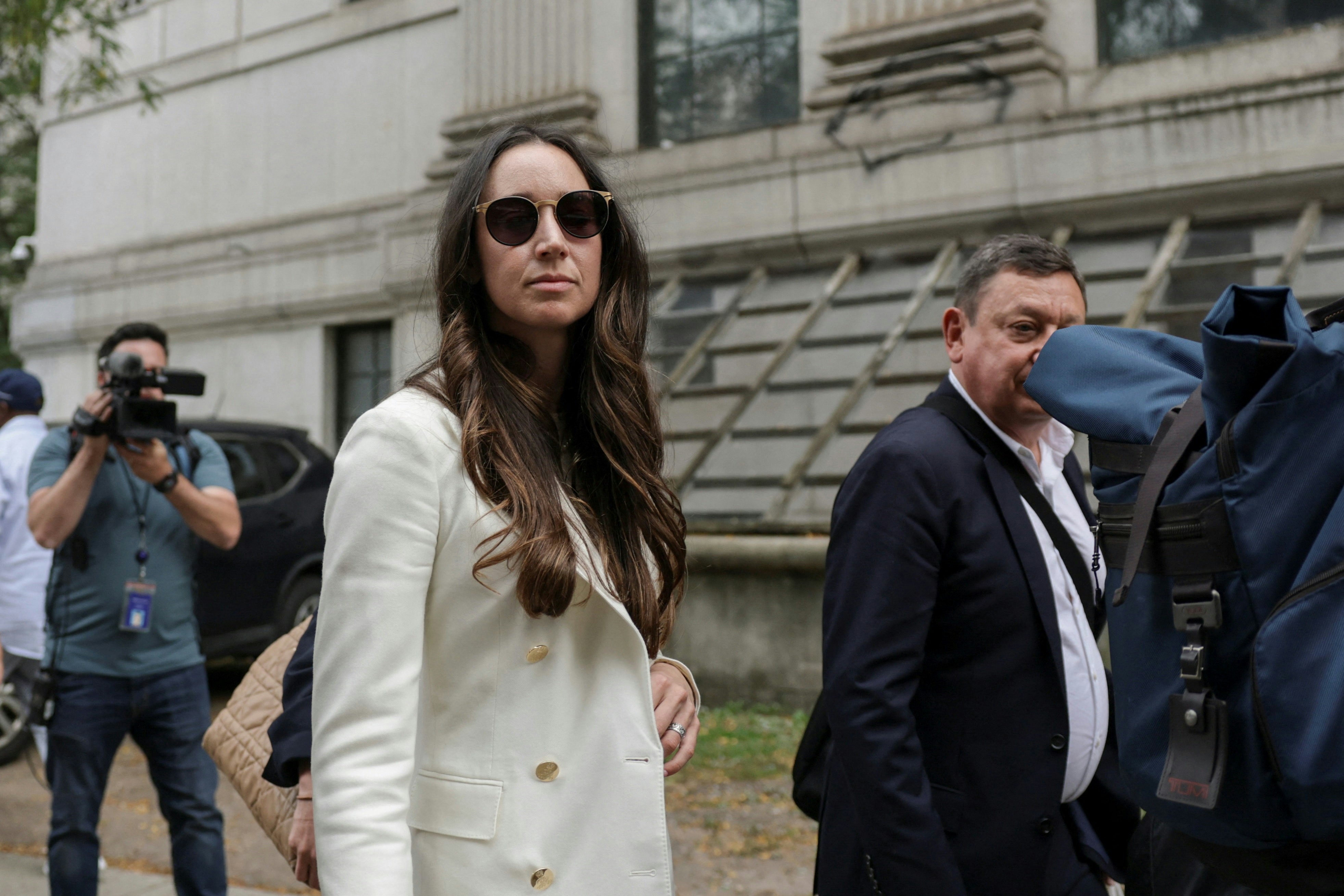 90后女生精心“做假”高价出售公司摩根大通“中伏”遭骗13亿元