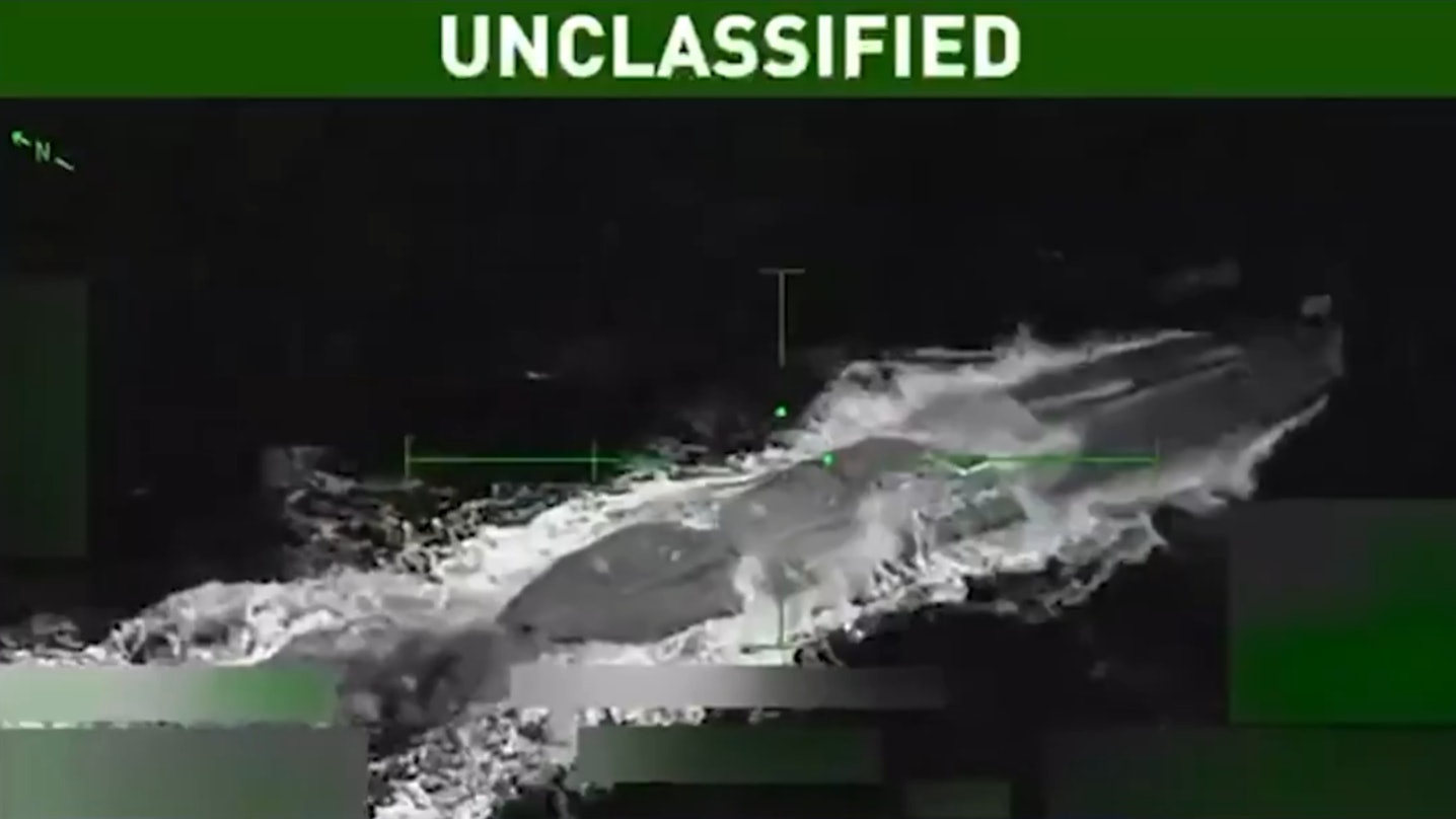 特朗普:美国摧毁一运毒潜艇 2幸存者将遣返厄瓜多尔和哥伦比亚