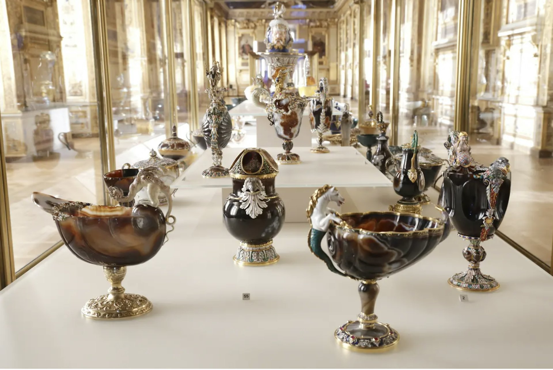 图为罗浮宫阿波罗长廊内景。 (罗浮宫)