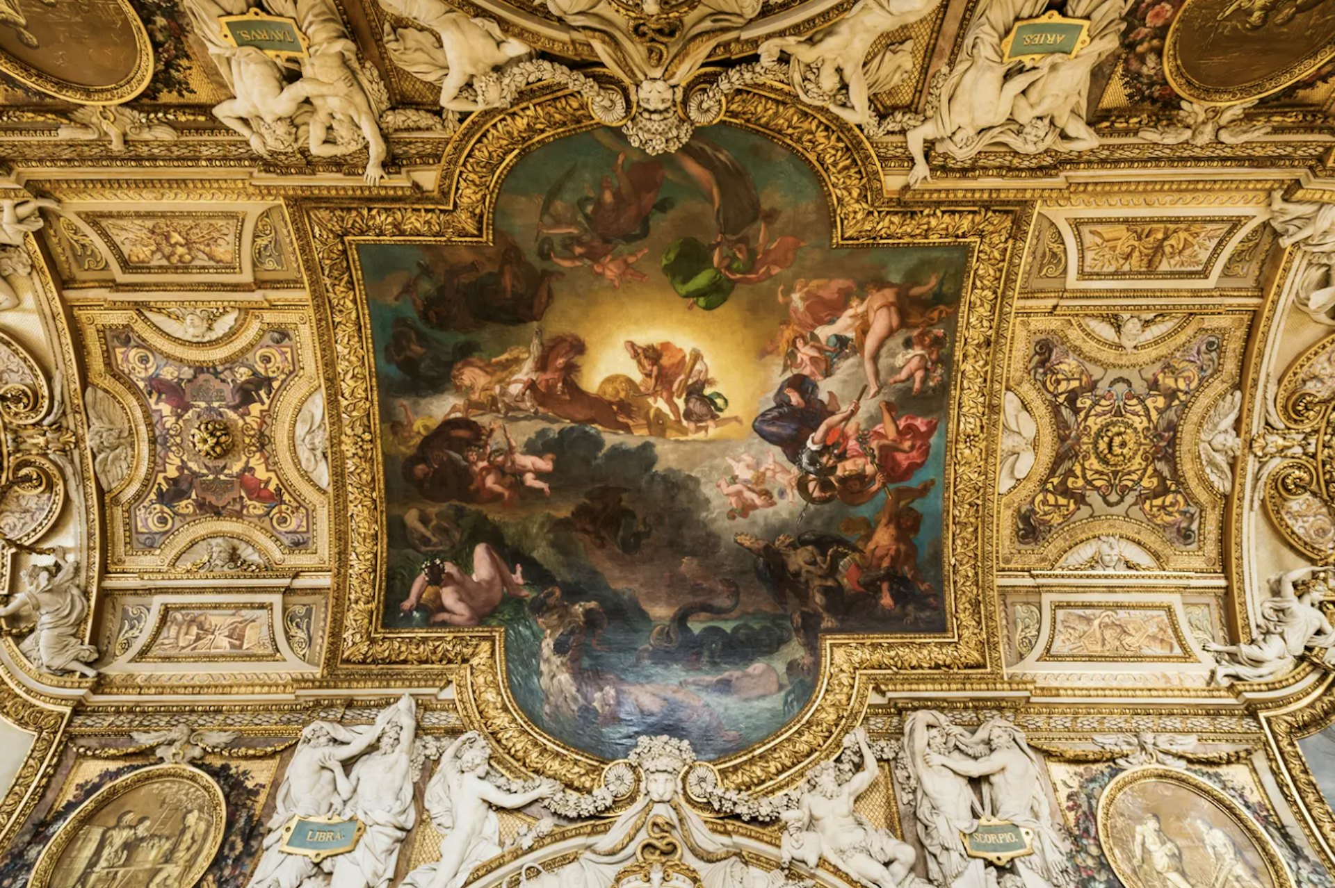 图为罗浮宫阿波罗长廊内景。 (罗浮宫)