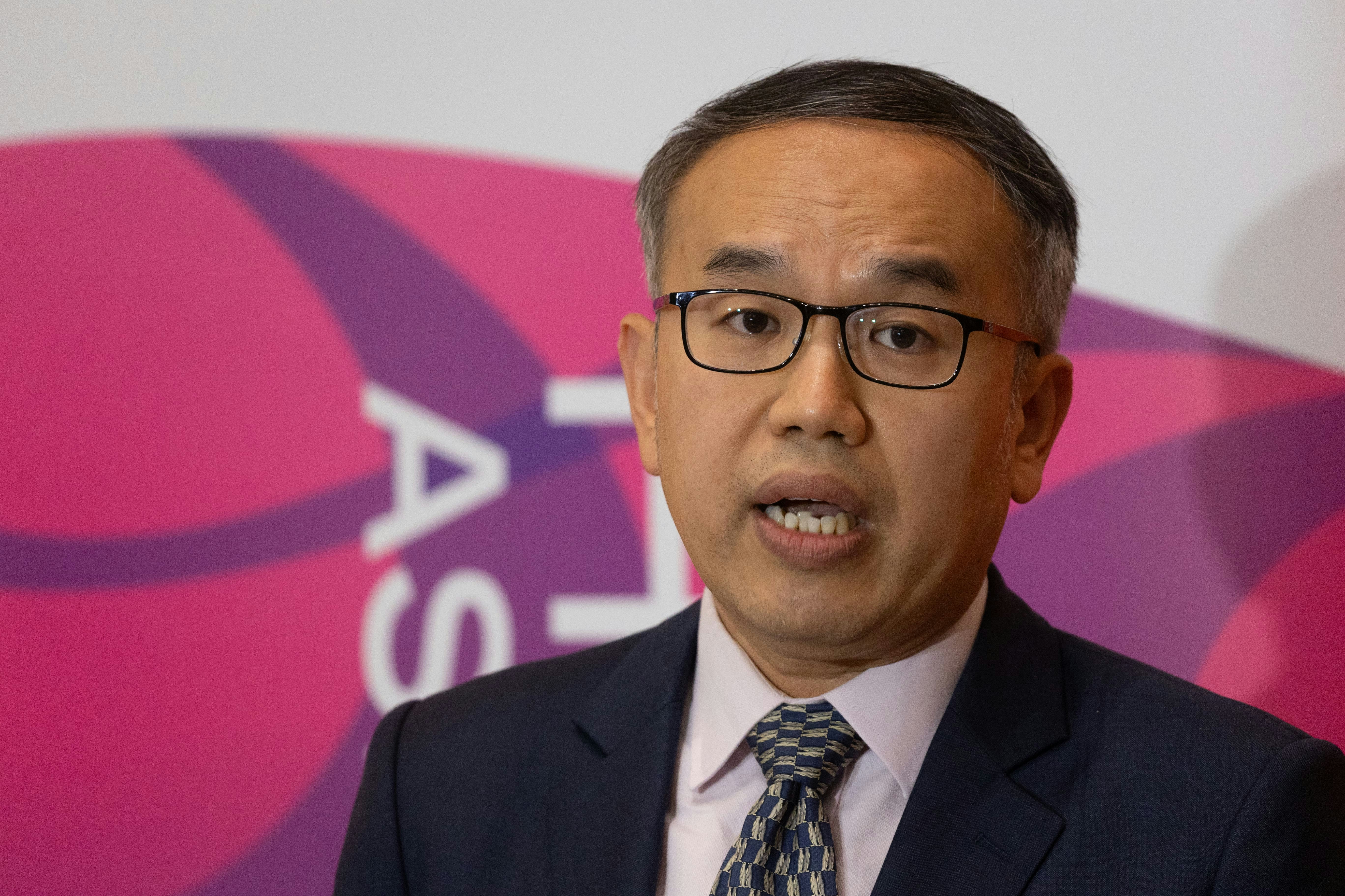 港滬兩地簽黃金合作協議許正宇冀3年內港倉儲容量增至2千公噸