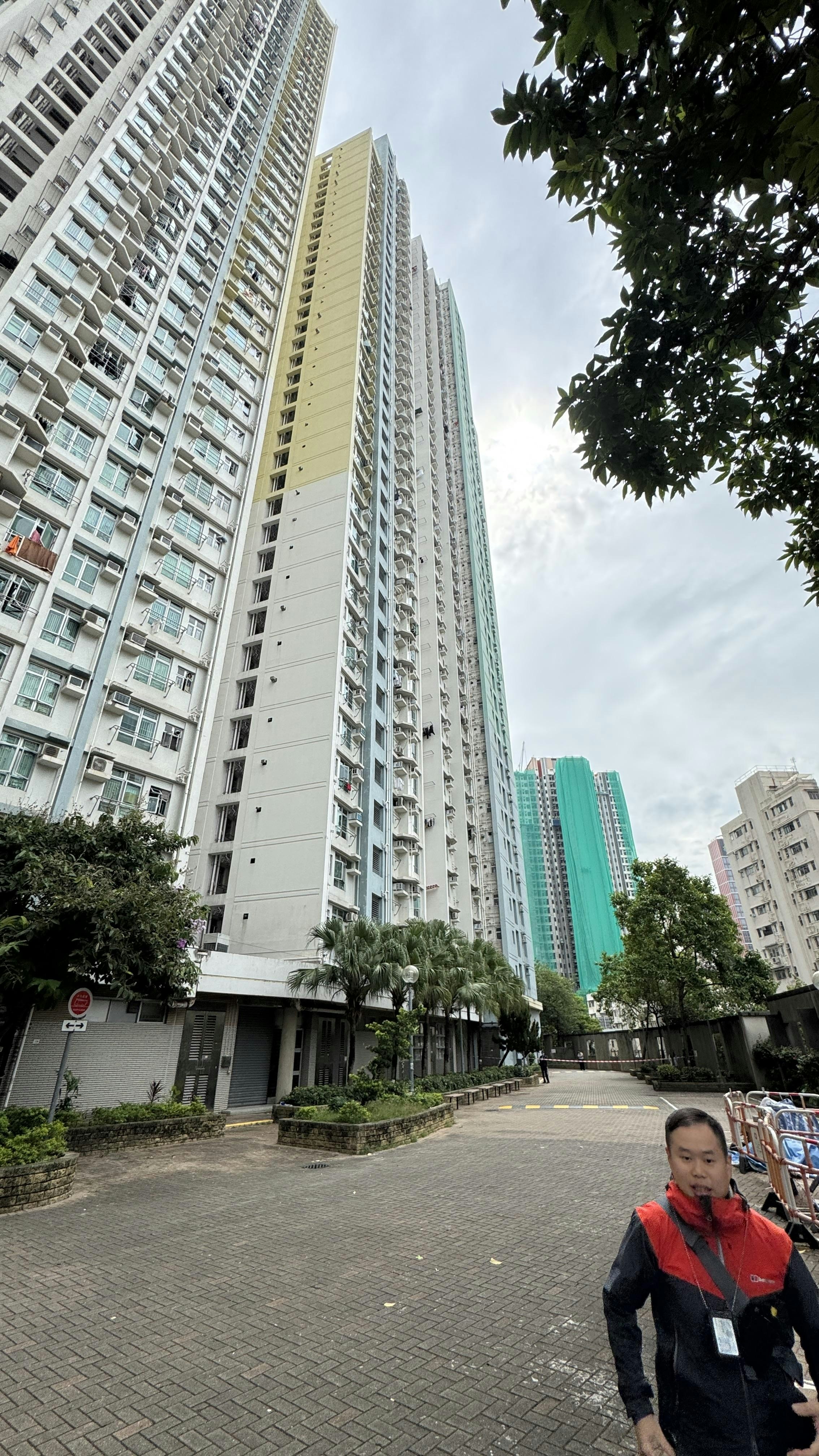 居於觀塘區牛頭角上邨的69歲男子於10月21日至26日獨自到訪廣東省中山市，返港後確診基孔肯雅熱。（翁鈺輝攝）