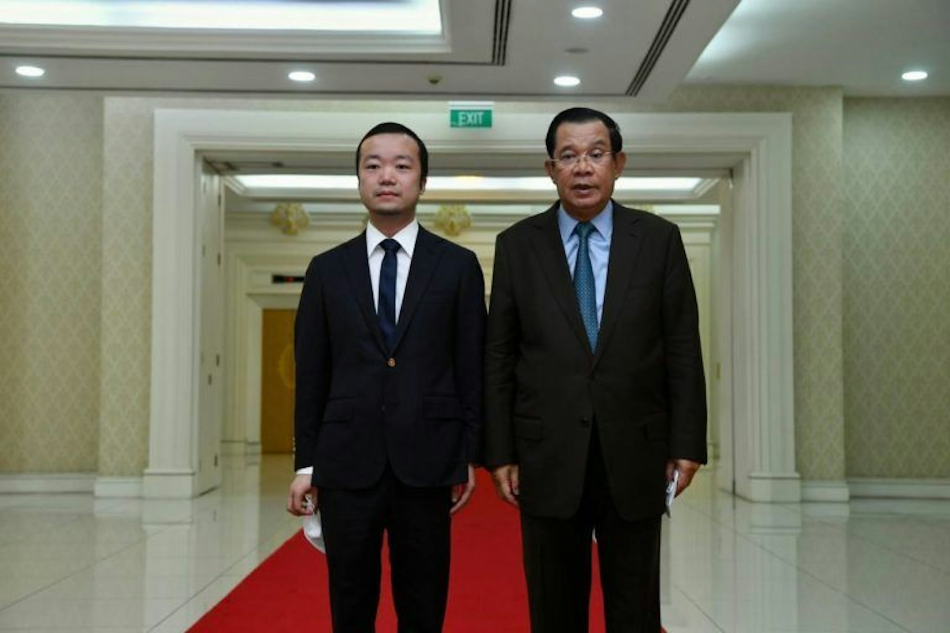 2022年初,圖為柬埔寨太子集團主席陳志(左)與柬埔寨前總理洪森(右)舉行會面。(太子集團領英網站) 2022年初,圖為柬埔寨太子集團主席陳志(左)與柬埔寨前總理洪森(右)舉行會面。(太子集團領英網站)