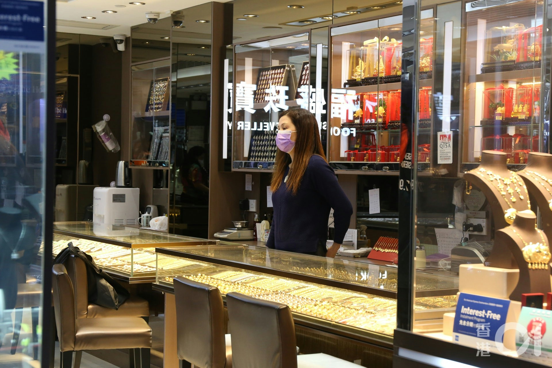 黄金买卖懒人包｜金舖/银行放售有冇分别？费用+证明文件一文睇清