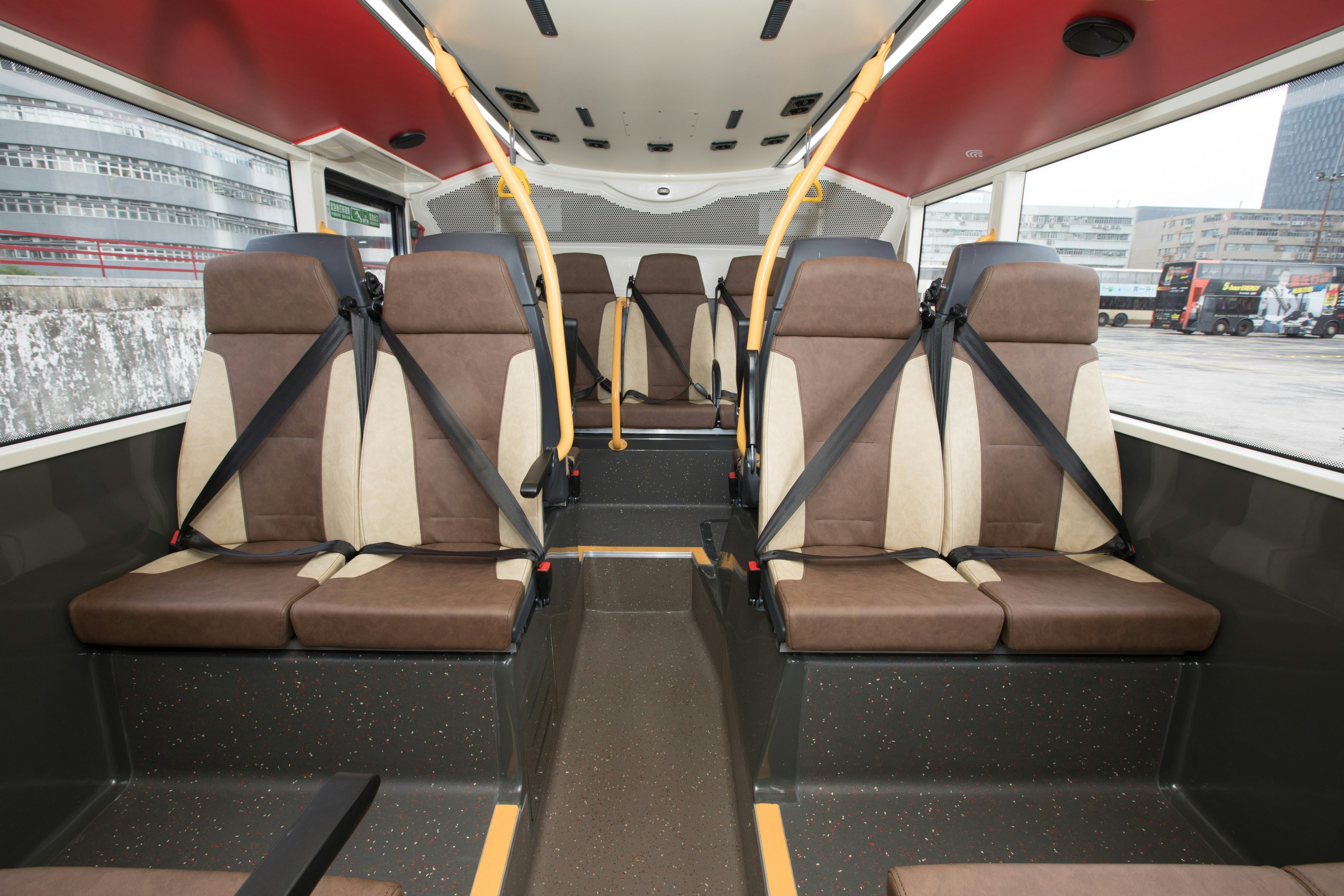 巴士没扣安全带会罚款？校巴、直通巴强制扣？新例明年1.25生效