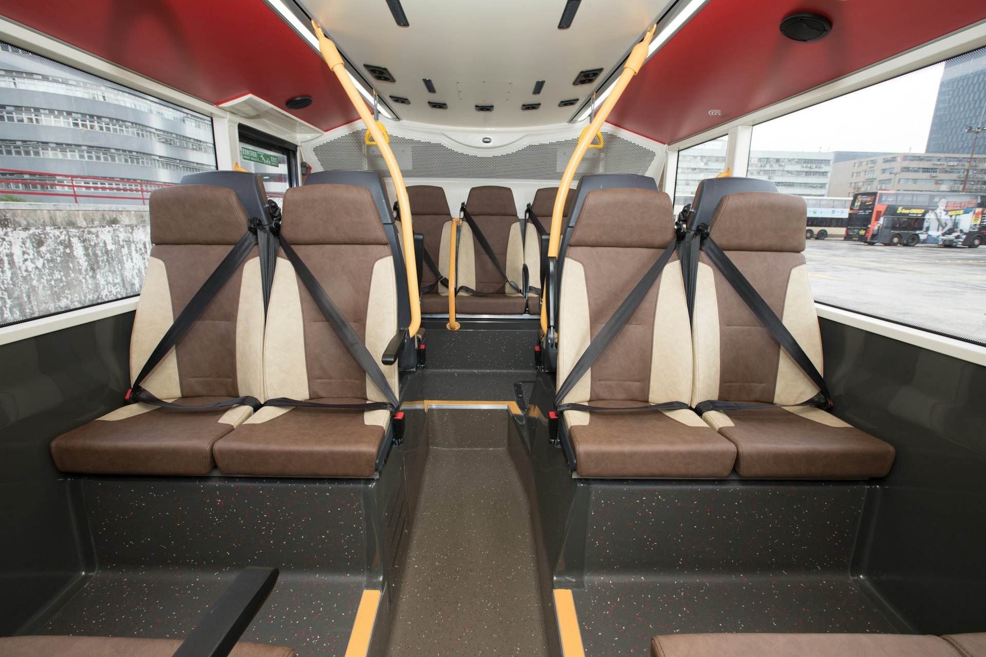 巴士没扣安全带会罚款?校巴、直通巴强制扣?新例明年1.25生效