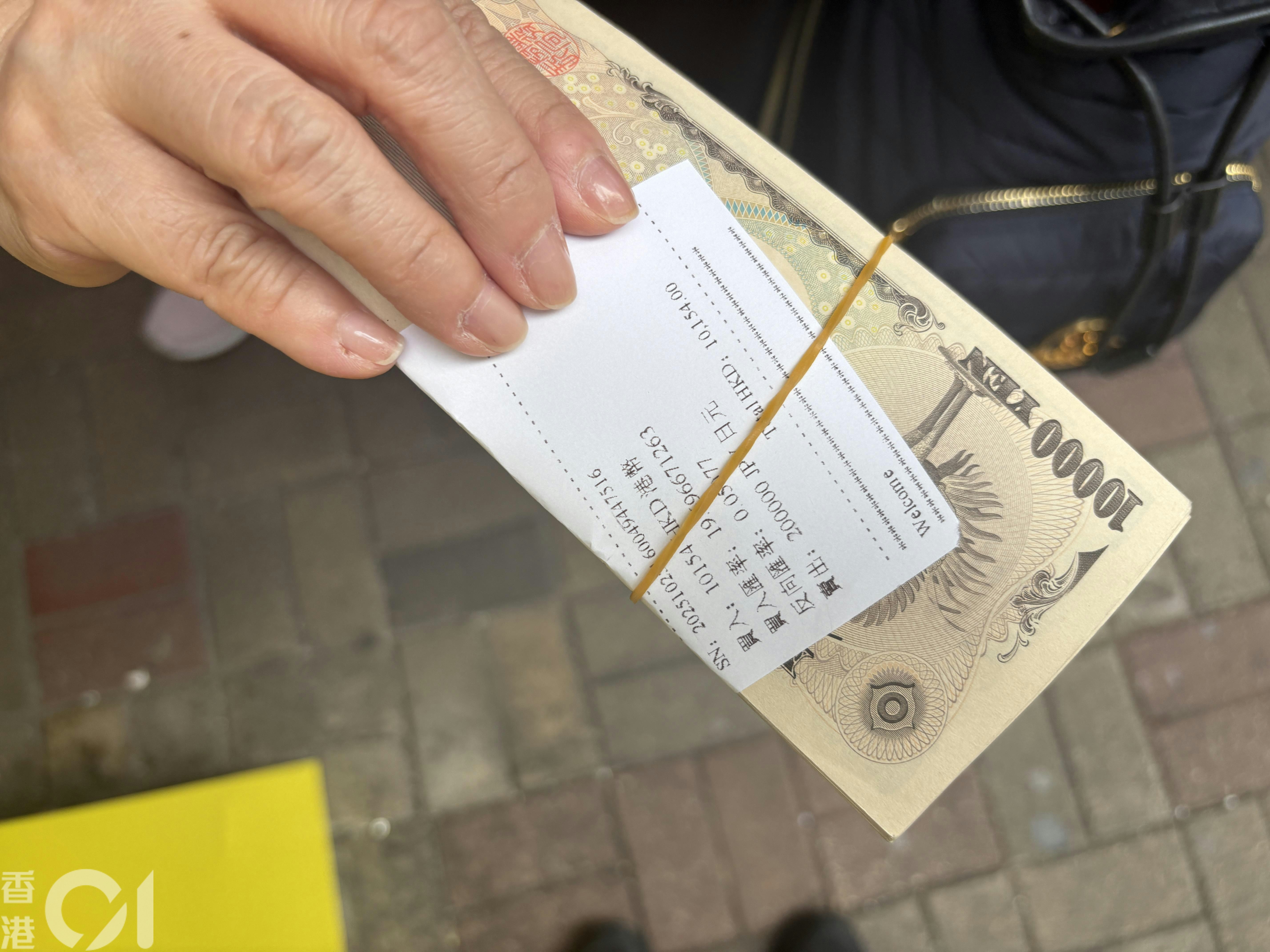 日圓匯率近期新低上環找換店排長龍店方：近期由開門排到關門