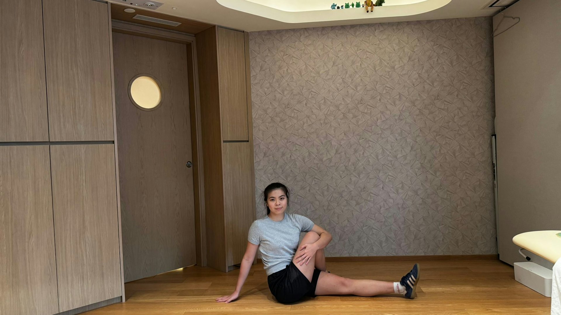 靜態伸展動作:坐式臀部伸展。(作者提供) 靜態伸展動作:坐式臀部伸展。(作者提供)