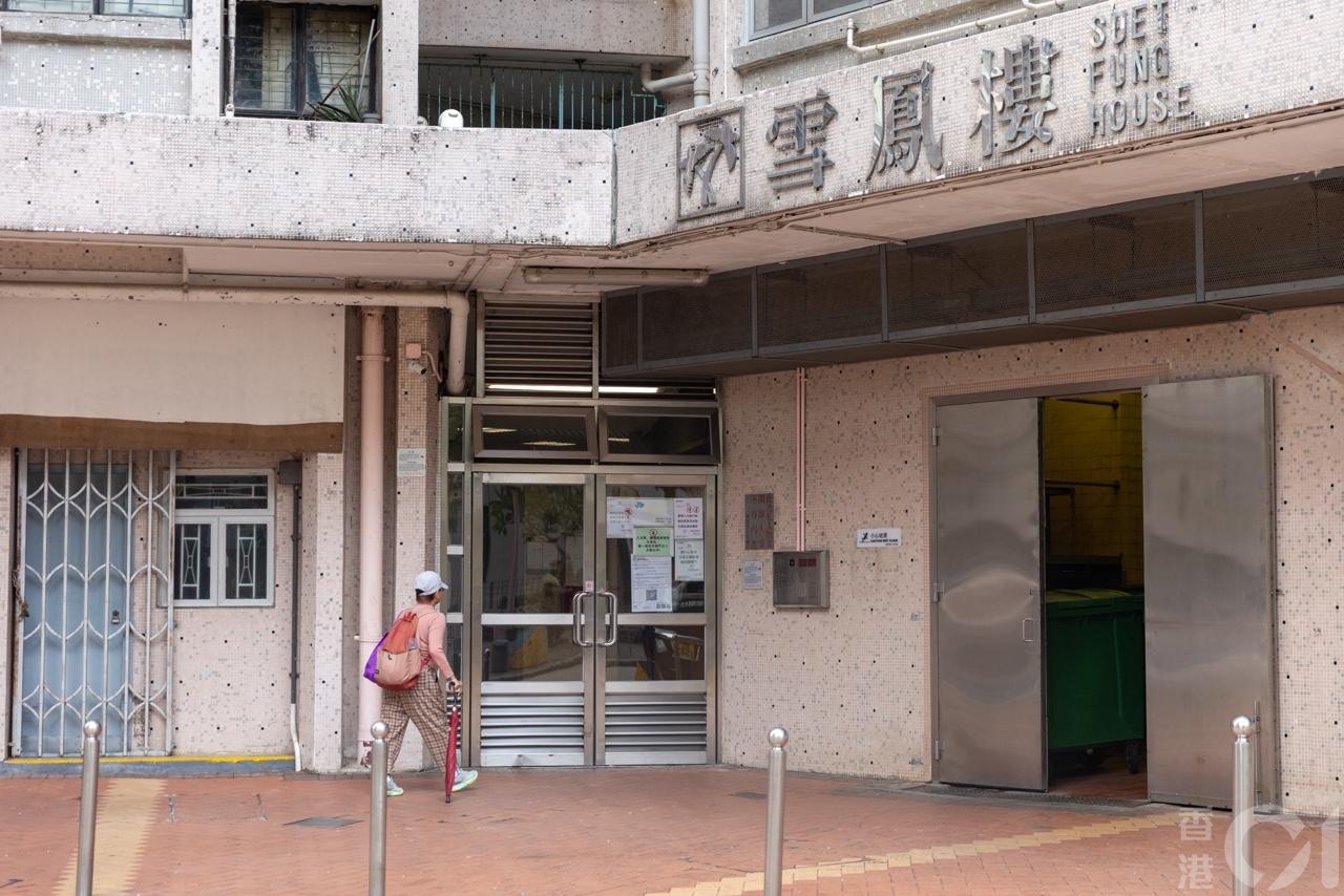 衞生署10月26日公布首宗本地感染基孔肯雅熱患者居於鑽石山鳳德邨，確診的82歲婆婆居於雪鳳樓。（梁鵬威攝)