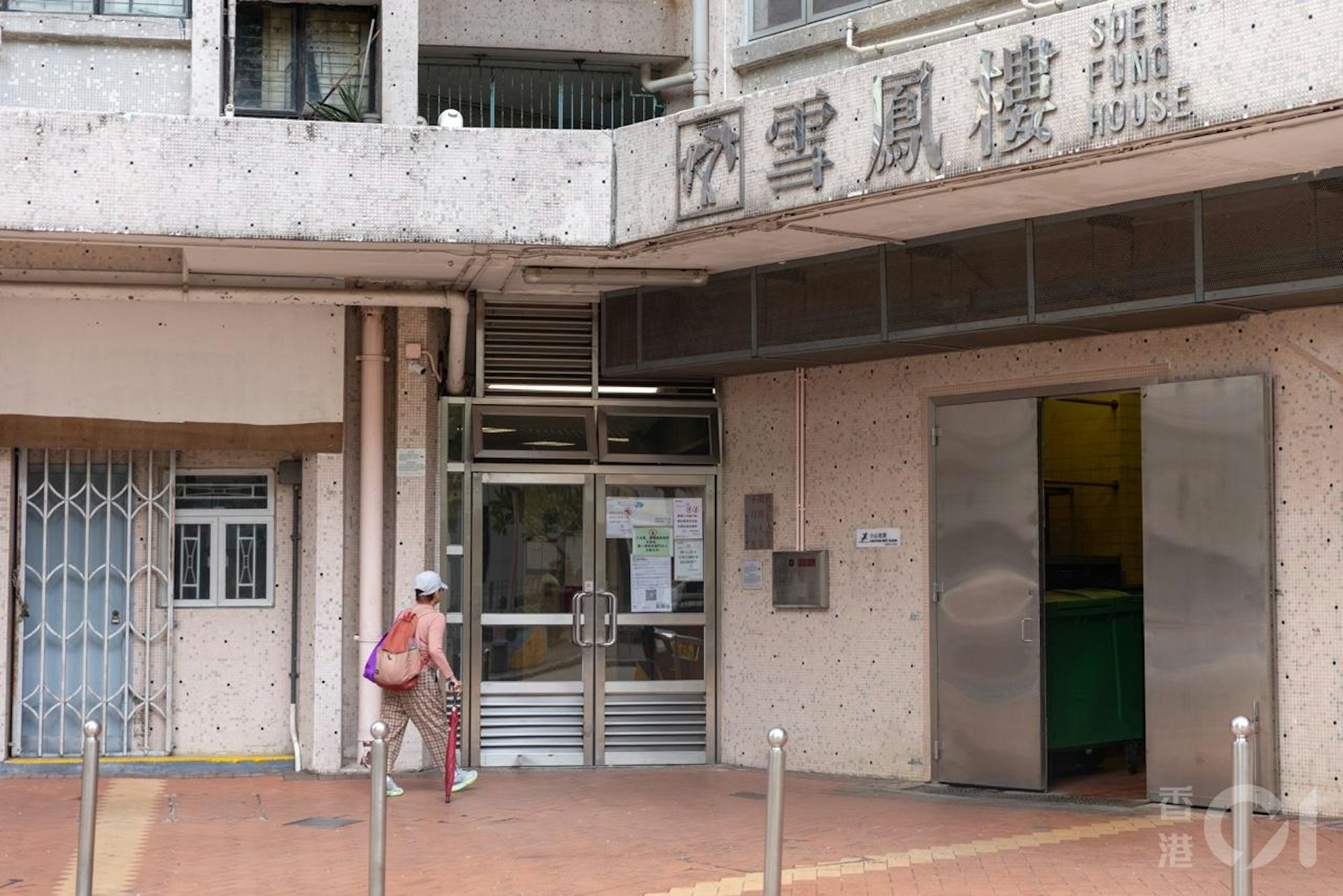 衞生署10月26日公布首宗本地感染基孔肯雅熱患者居於鑽石山鳳德邨,確診的82歲婆婆居於雪鳳樓。(梁鵬威攝) 衞生署10月26日公布首宗本地感染基孔肯雅熱患者居於鑽石山鳳德邨,確診的82歲婆婆居於雪鳳樓。(梁鵬威攝)