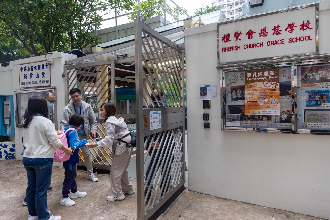 一名在鳳德邨禮賢會恩慈學校工作的55歲女員工確診基孔肯雅熱，衞生防護中心正化驗其與邨內的首名本地患者，是否有醫學關連。（資料圖片/梁鵬威攝）