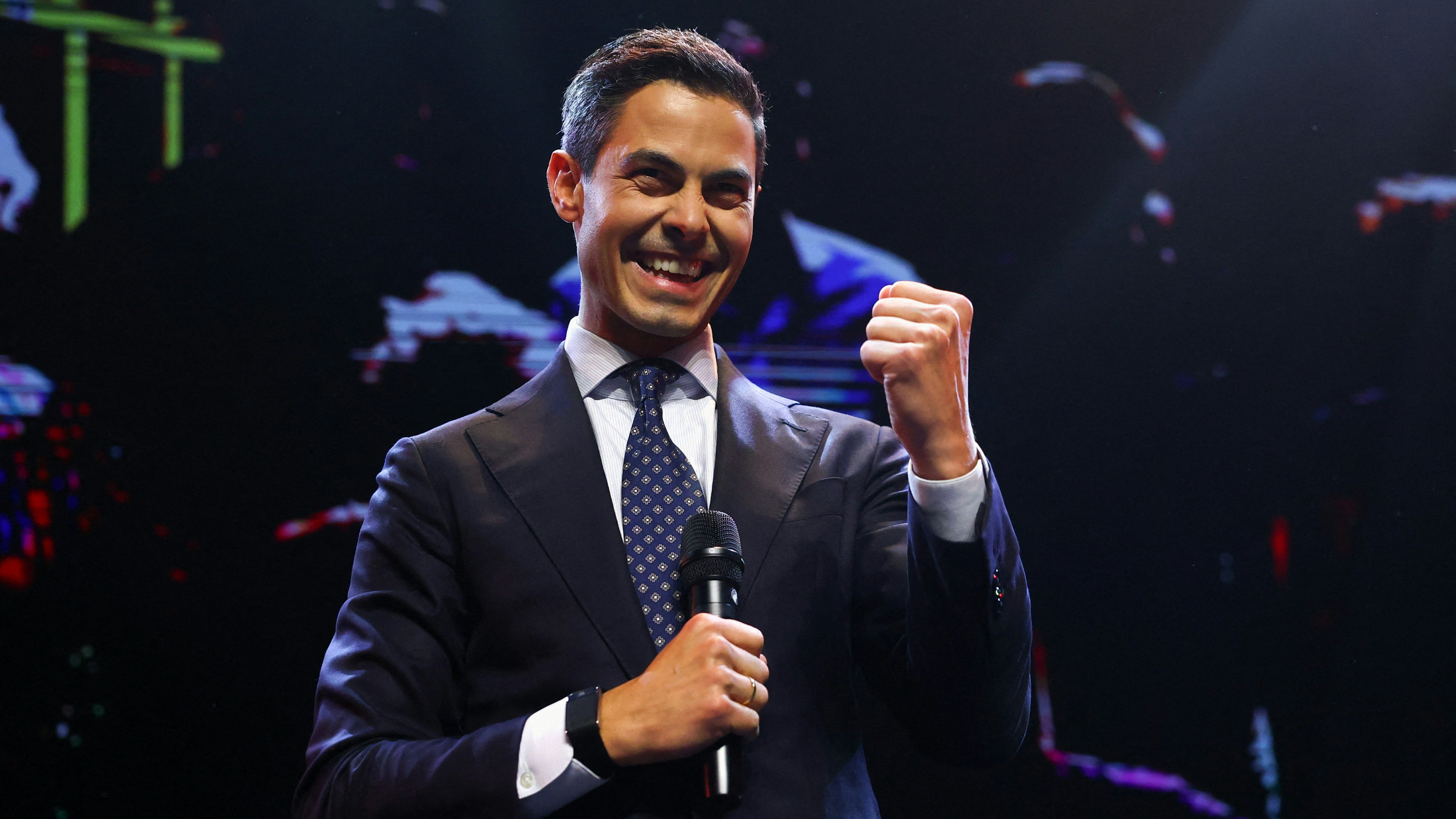 荷兰国会大选登场民调显示中间派领先极右政党