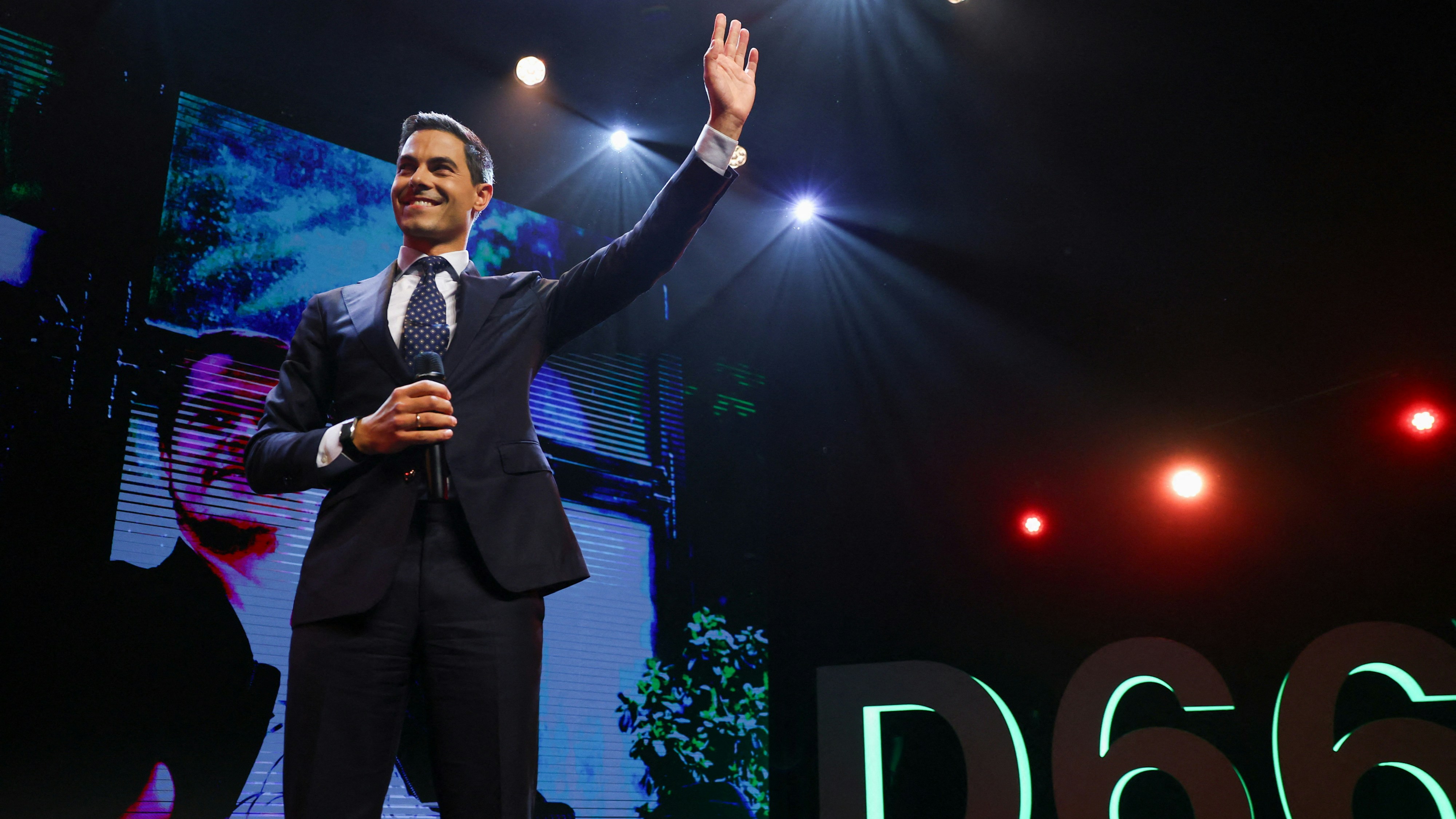 荷兰国会大选登场民调显示中间派领先极右政党