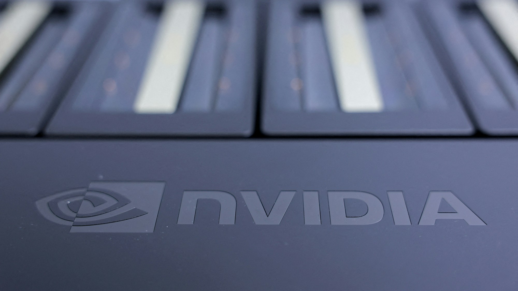 Nvidia盤前升半成上季業績勝預期擁足夠Blackwell晶片應市