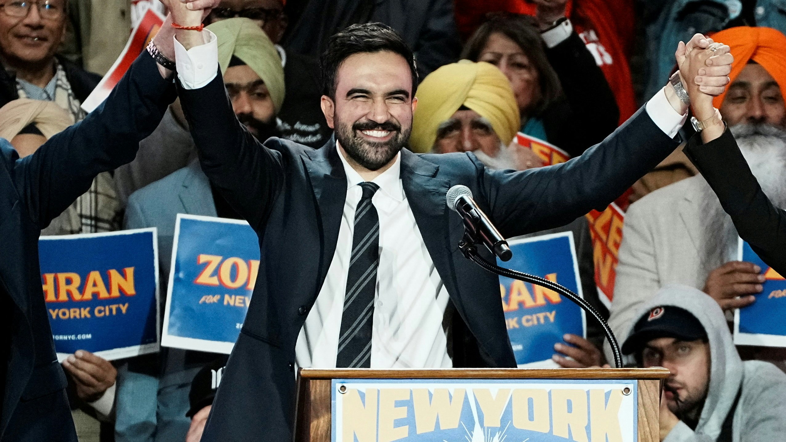 Er xotinini mushukini yalagan shaxsiy video U meni qaynonamning pornosini yalashga majbur qildi.