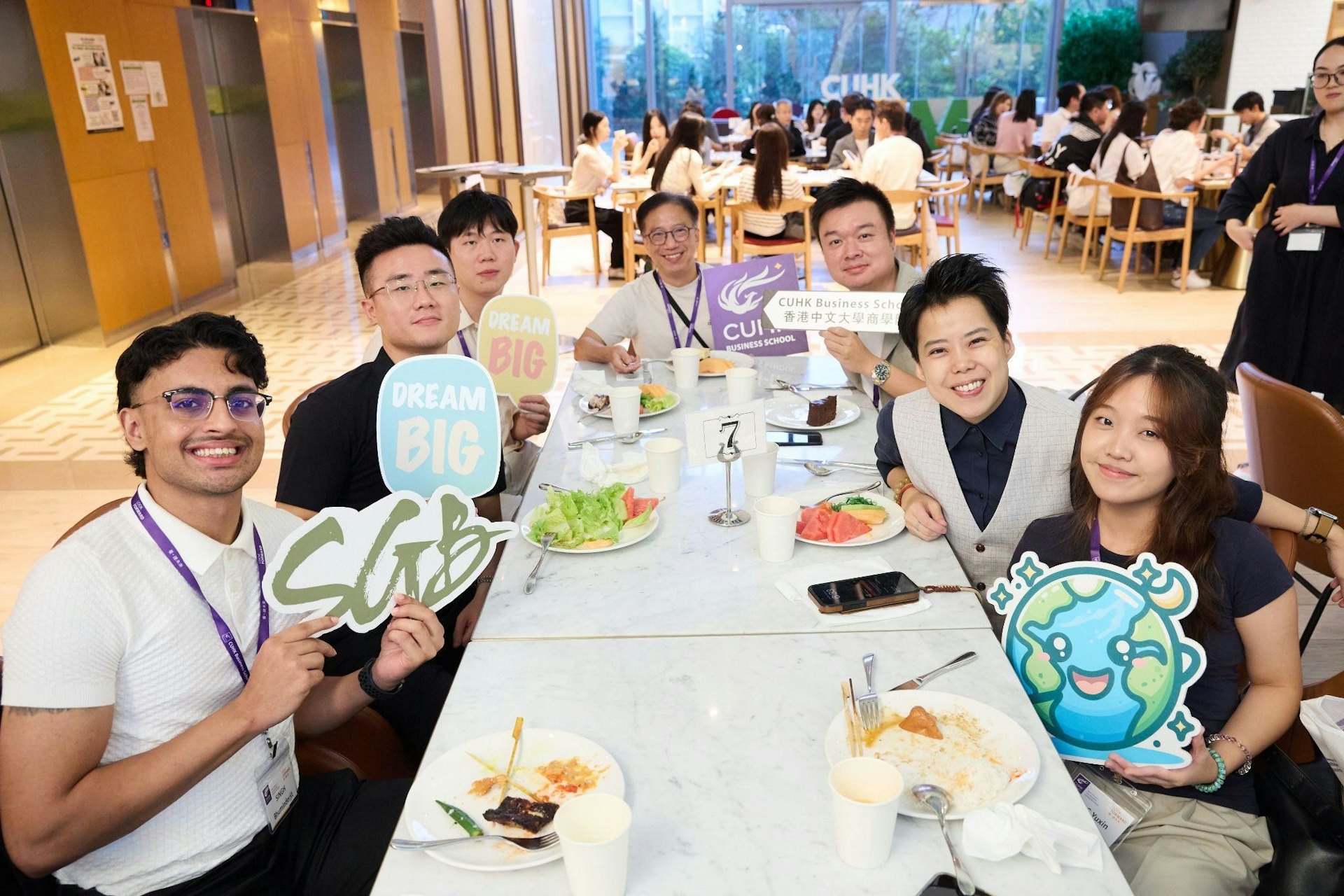 中大商學院可持續環球商業理學碩士(MScSGB) 課程為學生舉辦各類型活動,助學生連結可持續發展範疇的專業人士。 中大商學院可持續環球商業理學碩士(MScSGB) 課程為學生舉辦各類型活動,助學生連結可持續發展範疇的專業人士。