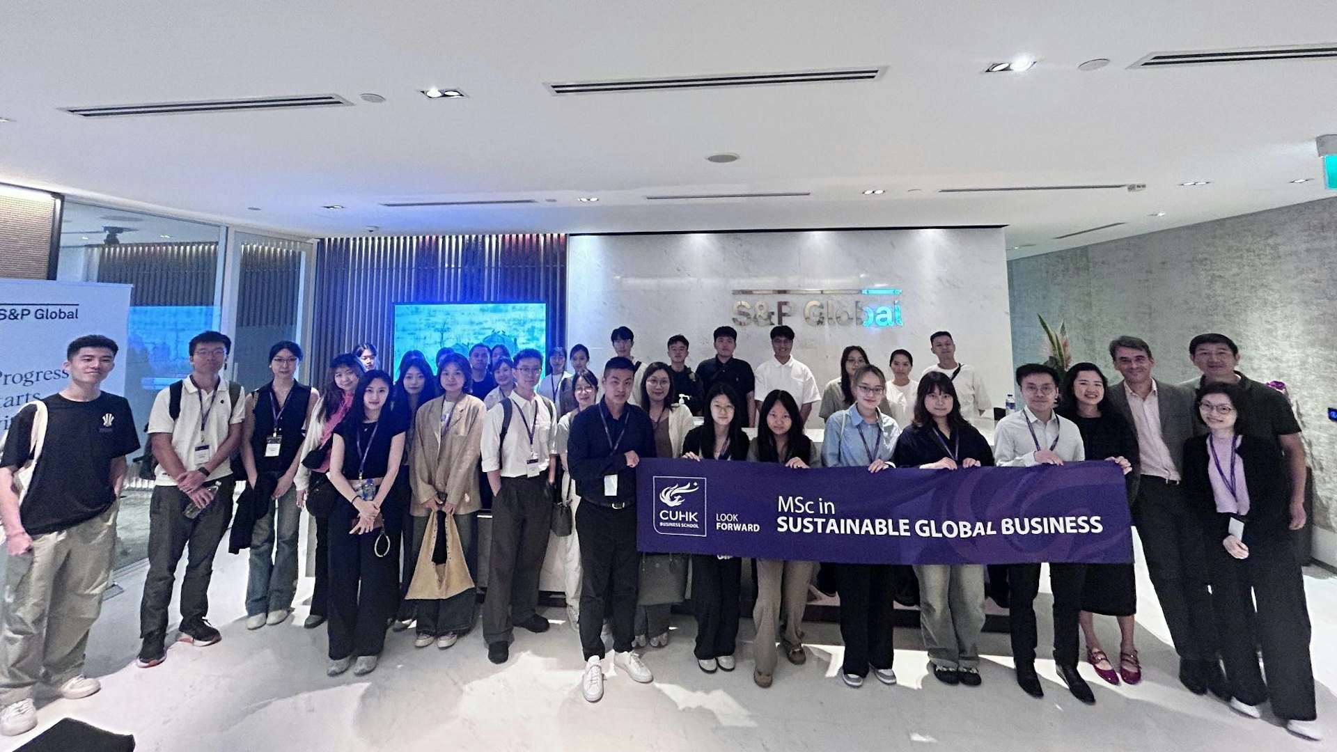 中大商學院可持續環球商業理學碩士(MScSGB) 課程著重體驗式行業學習,並會為學生安排「可持續發展實地考察」,了解行業最新發展。 中大商學院可持續環球商業理學碩士(MScSGB) 課程著重體驗式行業學習,並會為學生安排「可持續發展實地考察」,了解行業最新發展。