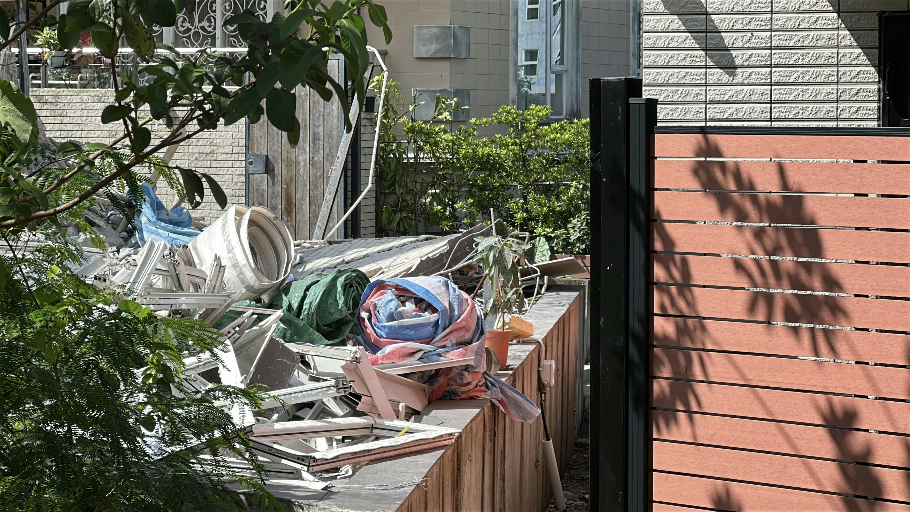 元朗山貝路村屋清拆時塌磚牆女工被壓傷昏迷送院