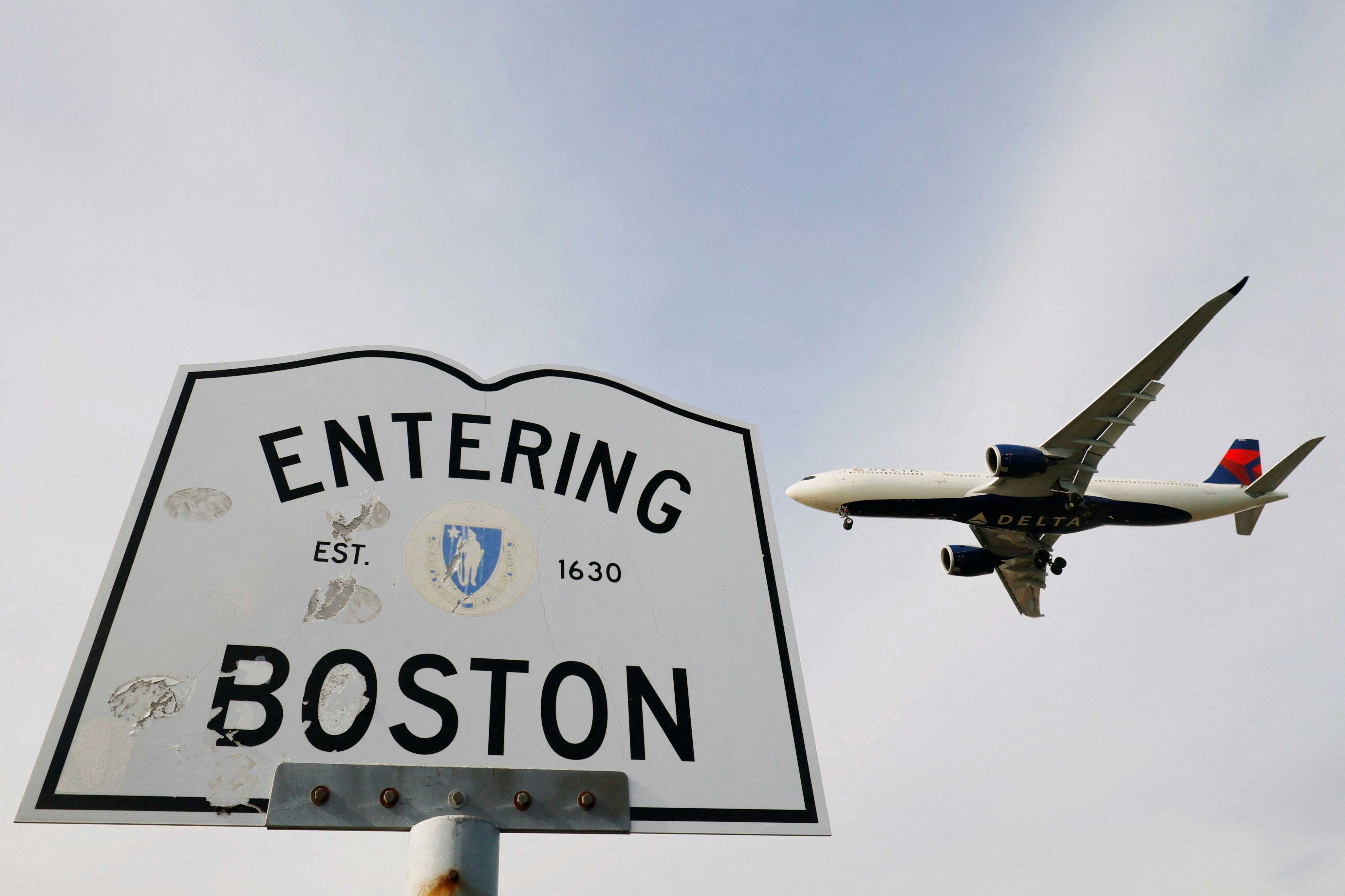 美國政府停擺｜再有近1500航班取消、6000多班機延誤