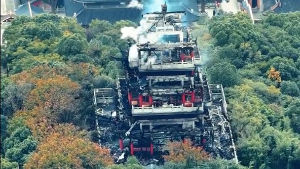 苏州千年古刹永庆寺突发大火 施耐庵隐居地文昌阁被焚仅剩框架