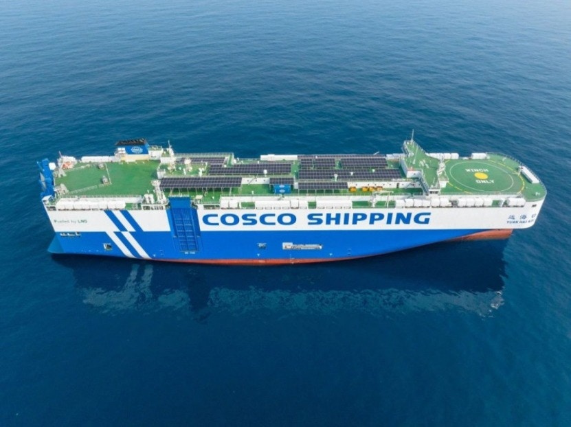 ����Դ���\����Դ܇��2025��5��15�գ����h���ڡ�݆�ڏV����ɳ��܇�ڰ��׺������ϣ�D��������ȡ�һ��һ·�����ң����d��4,000̨�Ї�Ʒ��܇�v�����г��^�ų�������Դ܇�v�����W�ψDƬ��