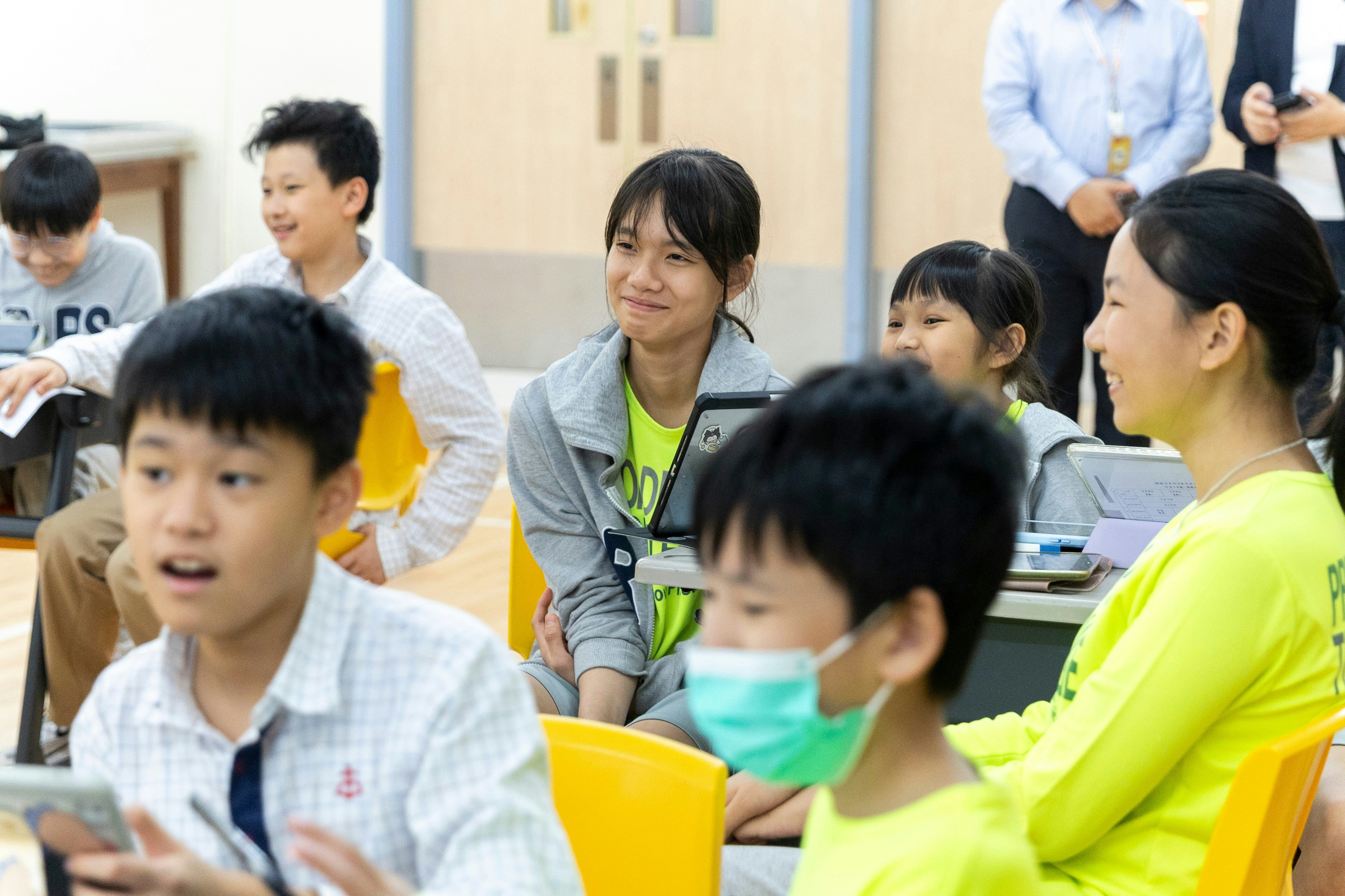 在模擬聯合國活動之中，學生需要代表並代入特定國家，就不同議題發言。