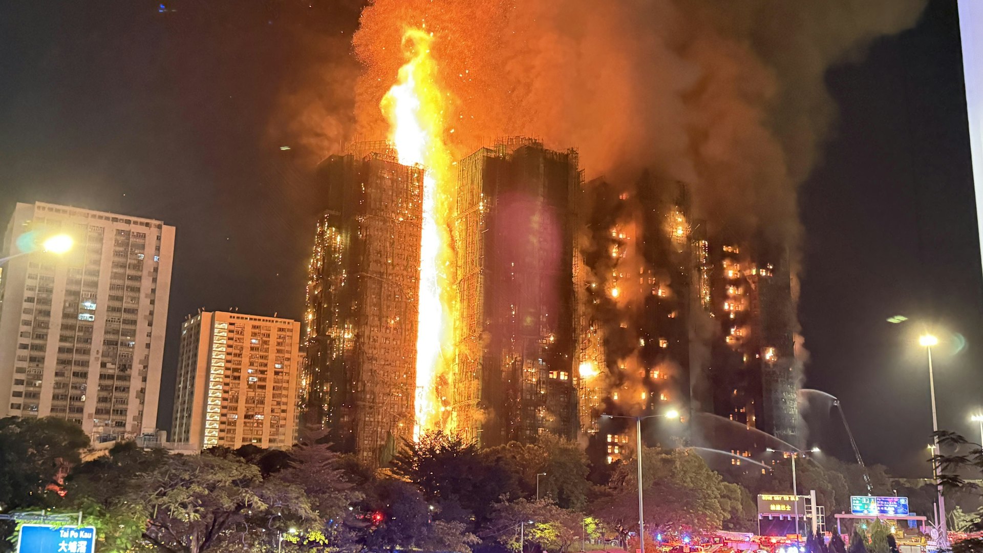 宏福苑五級火|入夜後仍有人報案指被困 街坊:事發時無警鐘響