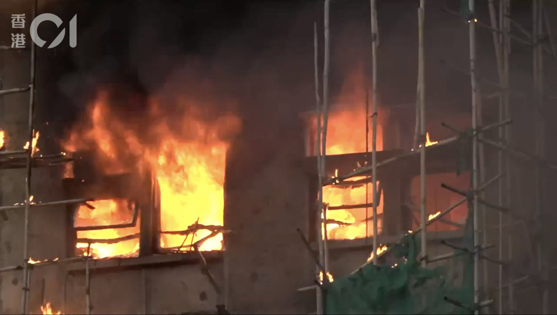 11月26日,大埔宏福苑發生五級火災。(香港01直播截圖) 11月26日,大埔宏福苑發生五級火災。(香港01直播截圖)