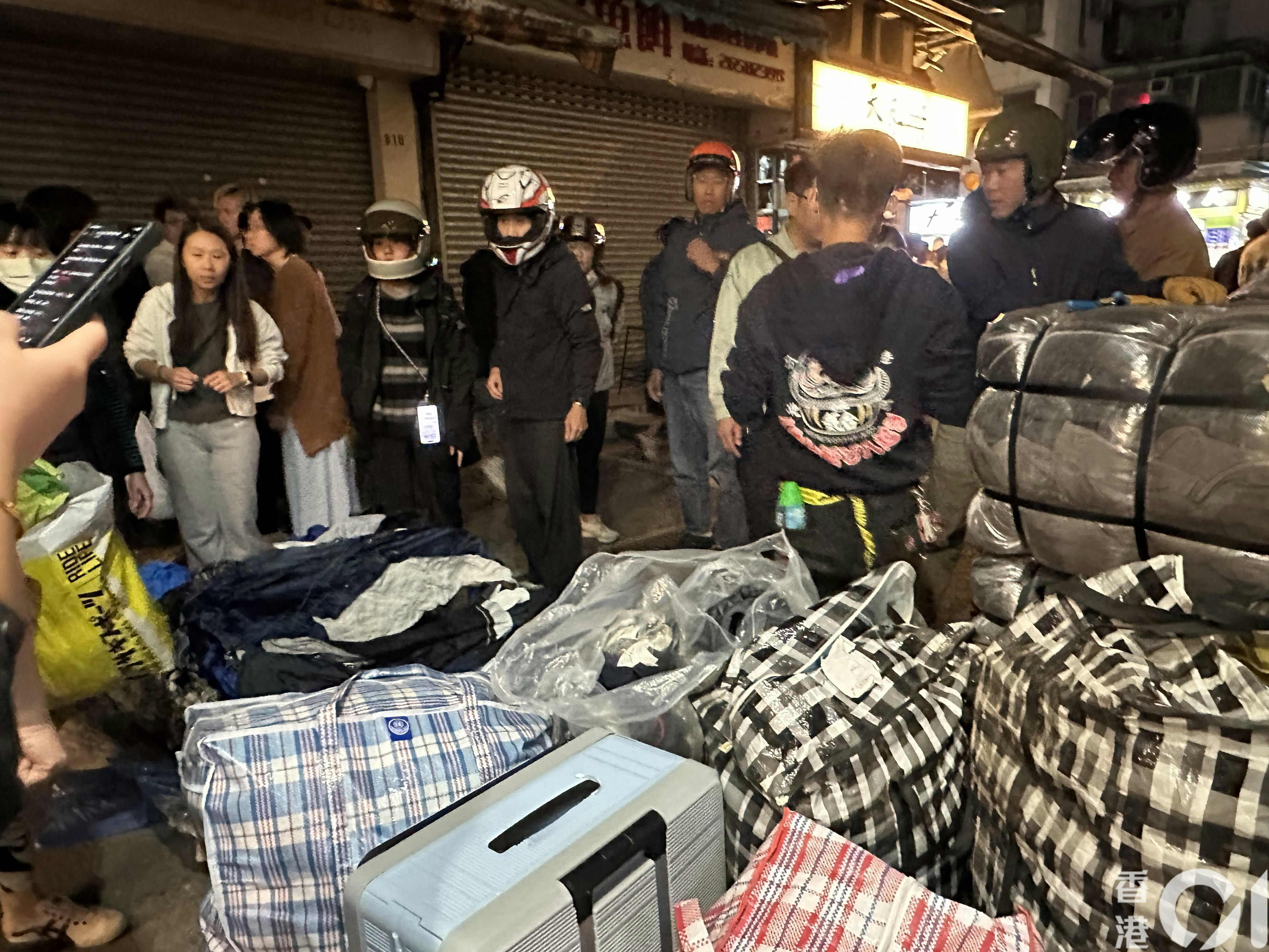 宏福苑五級火｜熱心街坊購買大量物資義載送往臨時庇護中心