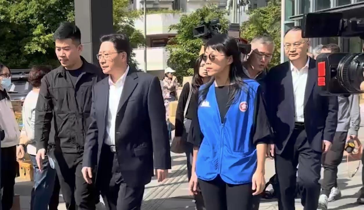 宏福苑火灾|周霁、农融再探访灾民 了解救灾物资发放安排