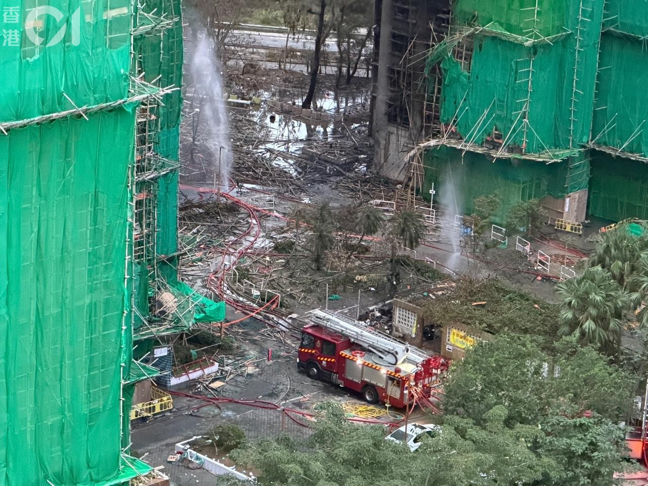 大埔宏福苑火災，部分棚網樣本確認不達阻燃要求。（潘耀昇攝）