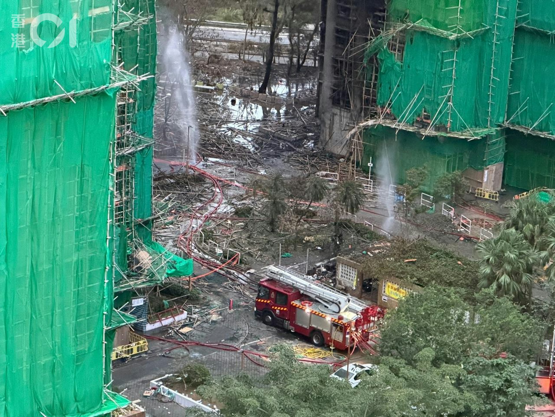 大埔宏福苑火災,部分棚網樣本確認不達阻燃要求。(潘耀昇攝) 大埔宏福苑火災,部分棚網樣本確認不達阻燃要求。(潘耀昇攝)