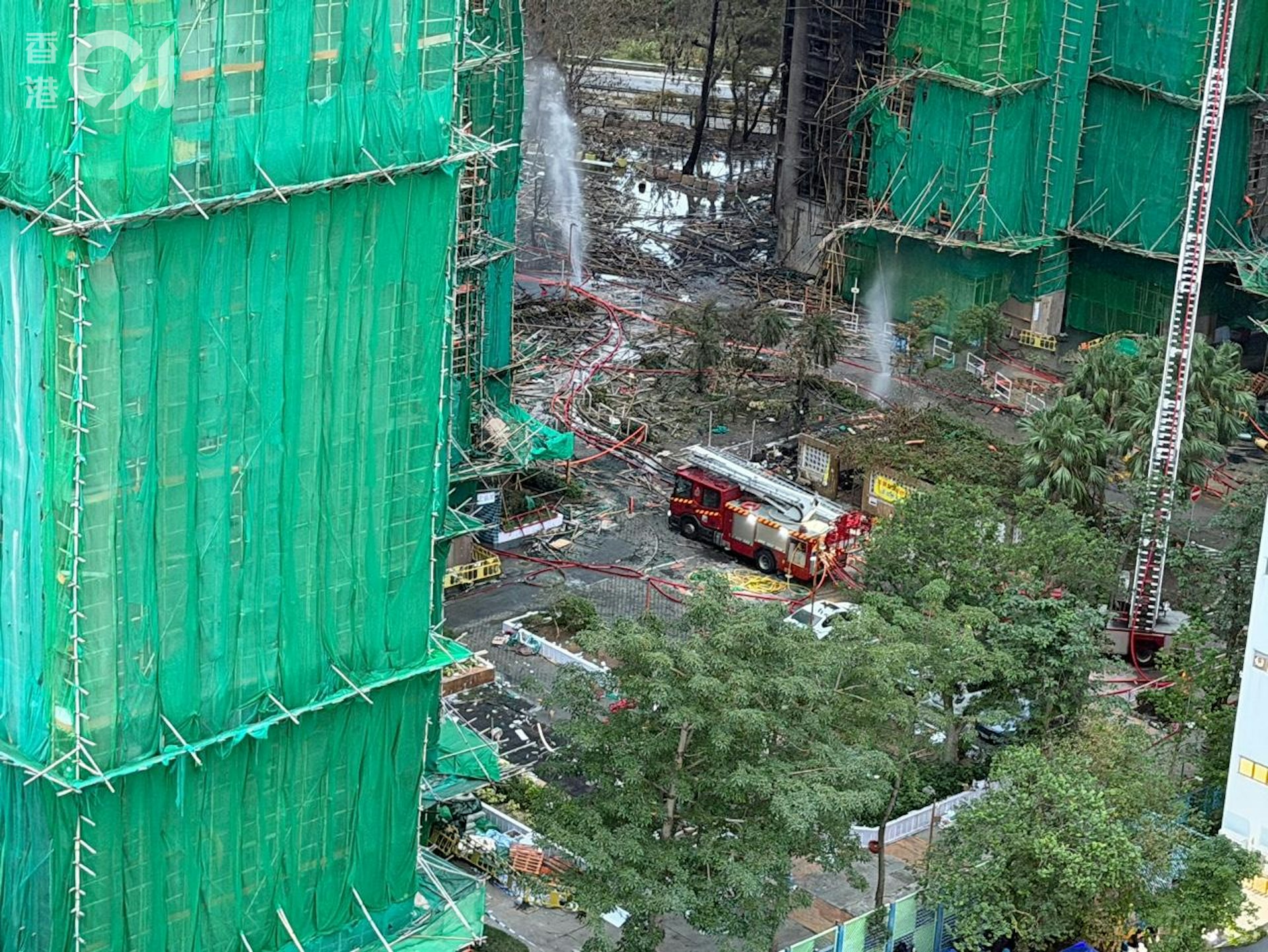 大埔宏福苑火災,部分棚網樣本確認不達阻燃要求。(潘耀昇攝) 大埔宏福苑火災,部分棚網樣本確認不達阻燃要求。(潘耀昇攝)