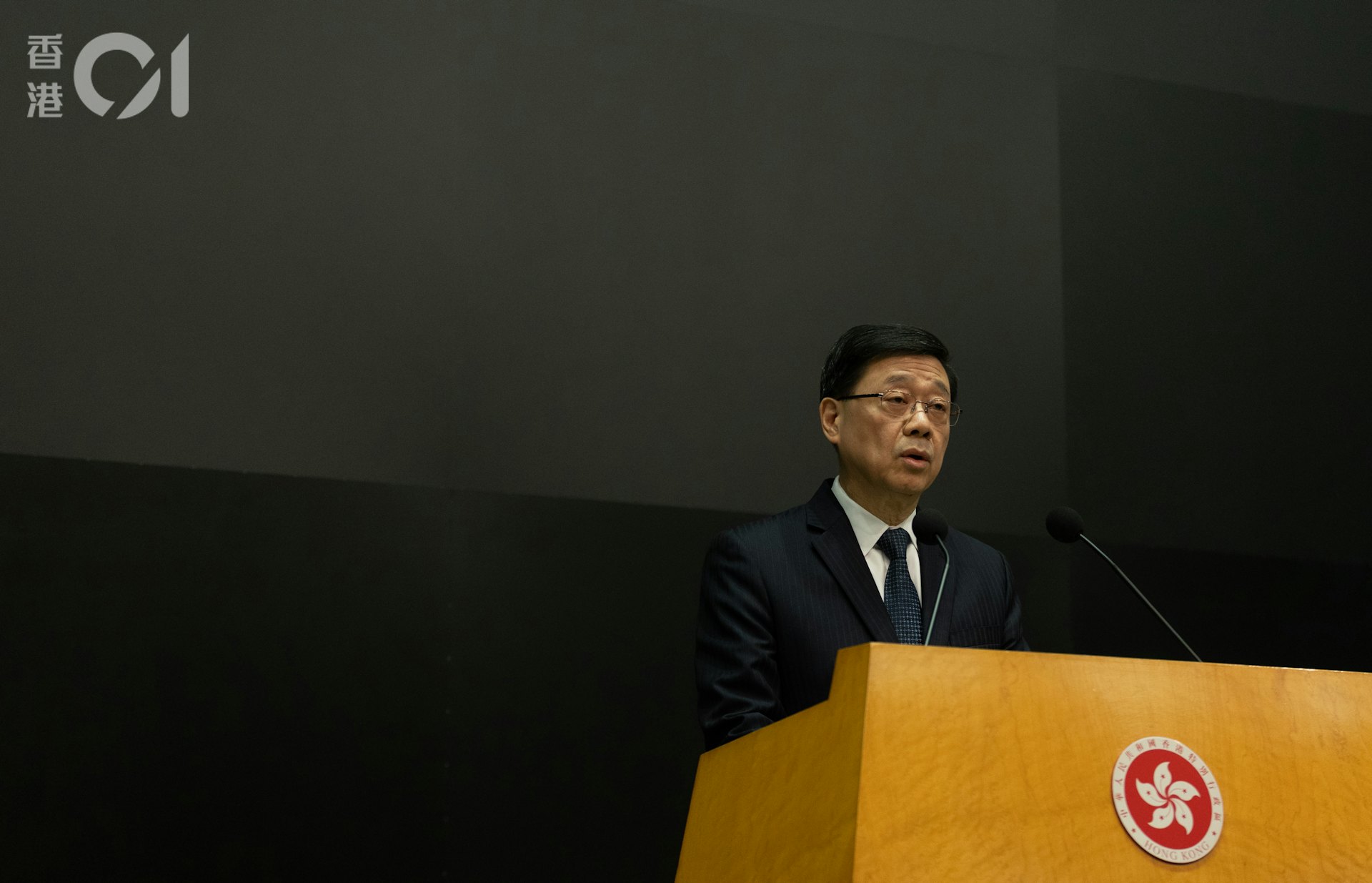 12月2日,行政長官李家超出席行政會議前見記者。(廖雁雄攝) 12月2日,行政長官李家超出席行政會議前見記者。(廖雁雄攝)