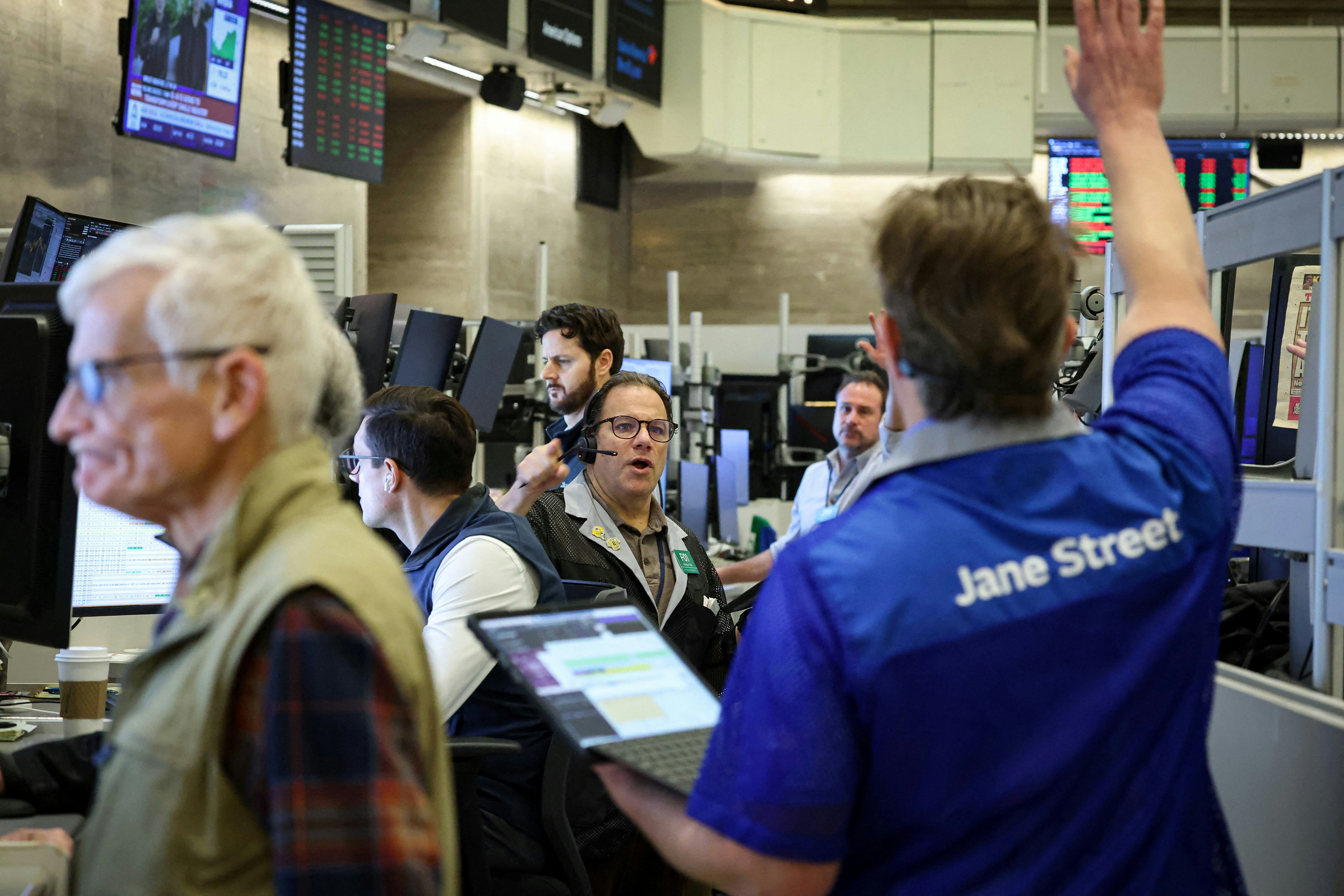 美股｜三大指数个别发展道指收市跌31点